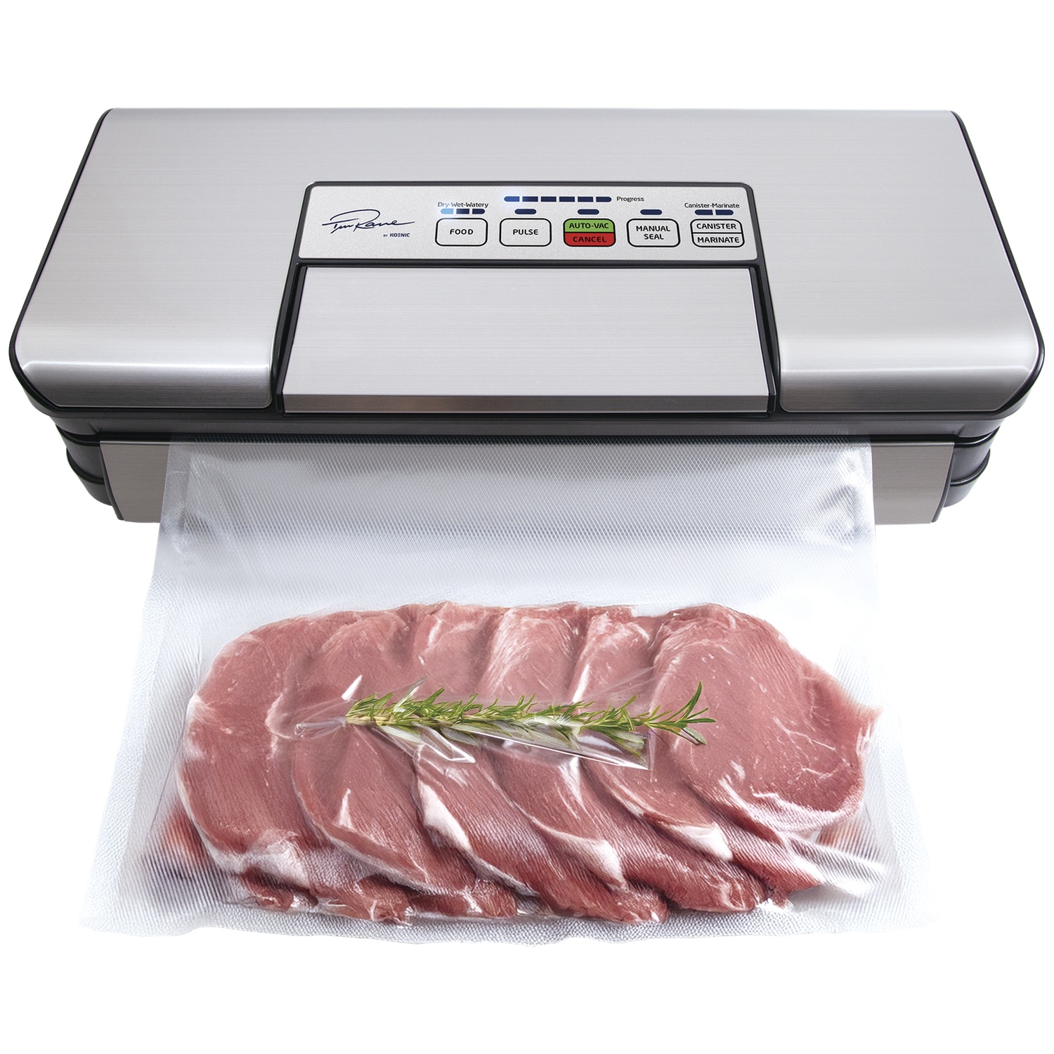 Een vacuümverpakker met rauw vlees in een doorzichtige plastic zak. Rozemarijntakjes liggen op het vlees. De verpakker is zilver.