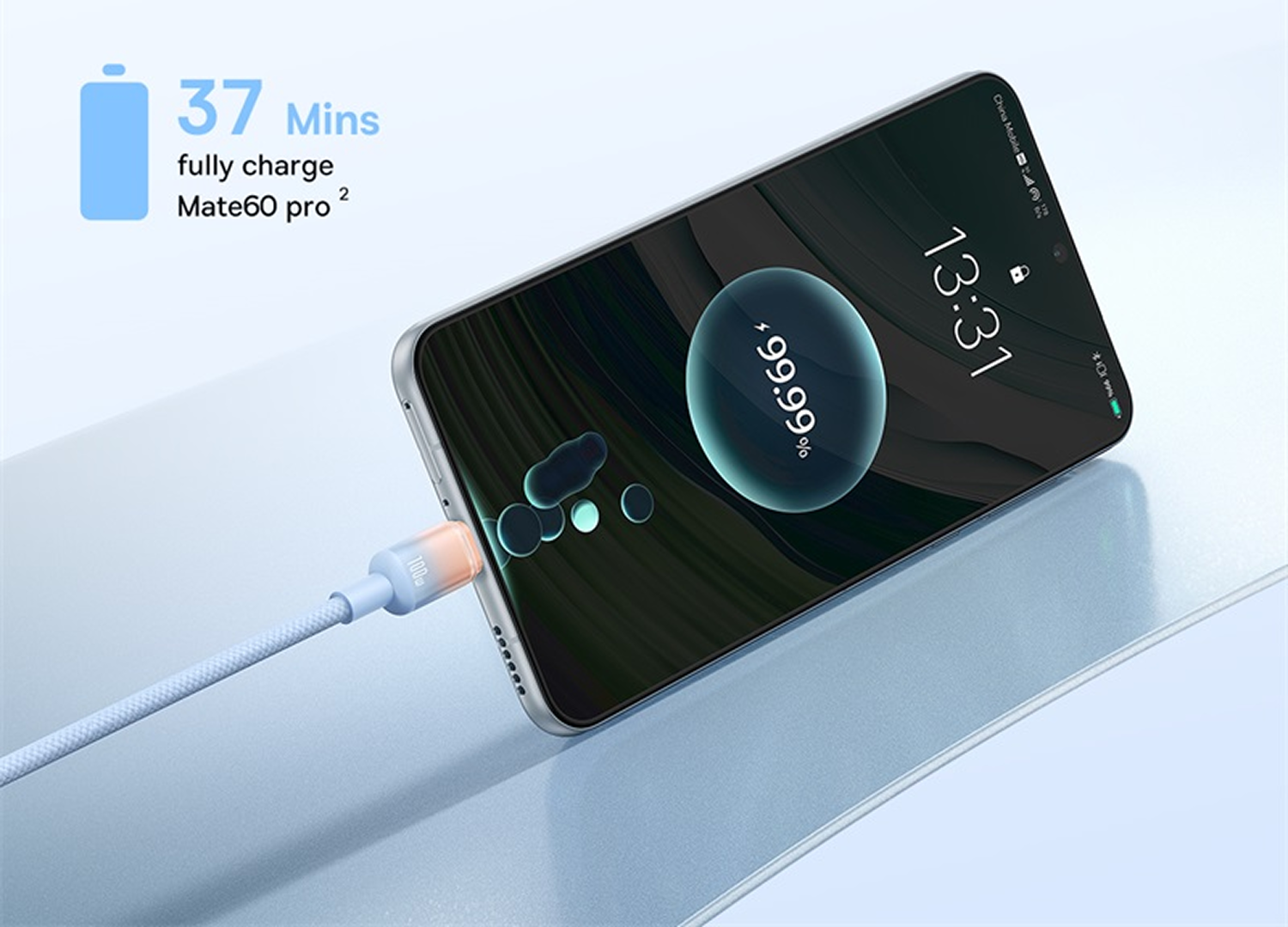 Teléfono cargando al 99,99%. Muestra 37 minutos para carga completa. Conectado con cable azul. La hora es 13:31.