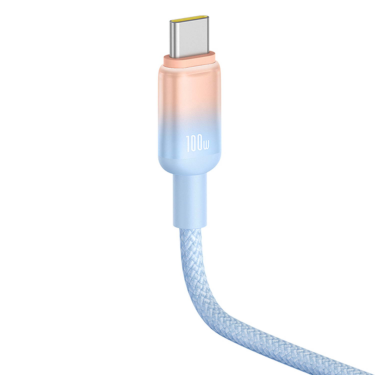 Un cable de carga USB-C con un diseño degradado. La parte superior es rosa, desvaneciéndose a azul. El cable es azul claro y trenzado. El fondo es blanco.