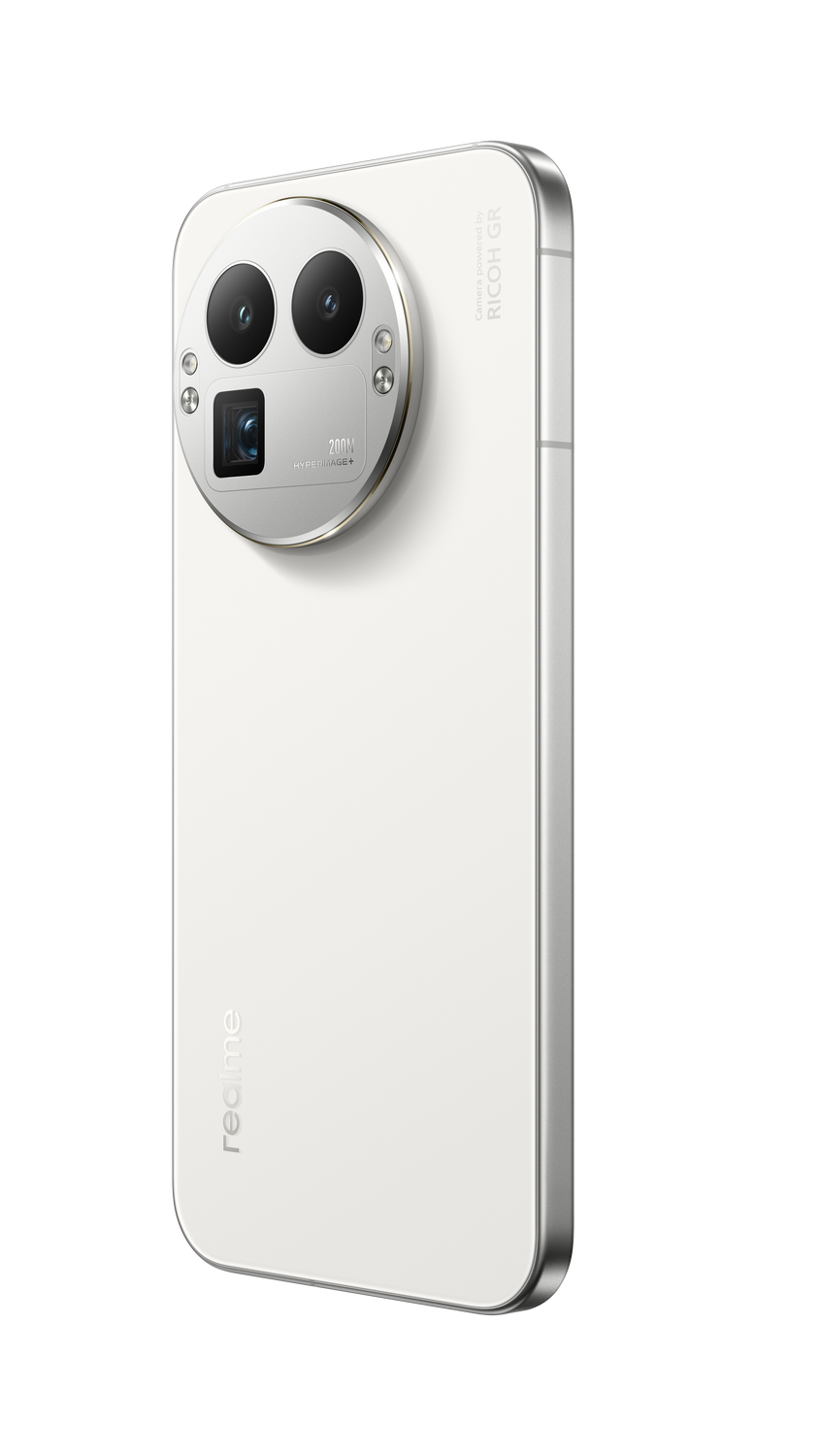Smartphone blanco con marco plateado. Cuenta con un módulo de cámara grande con tres lentes. El logotipo de Realme es visible.