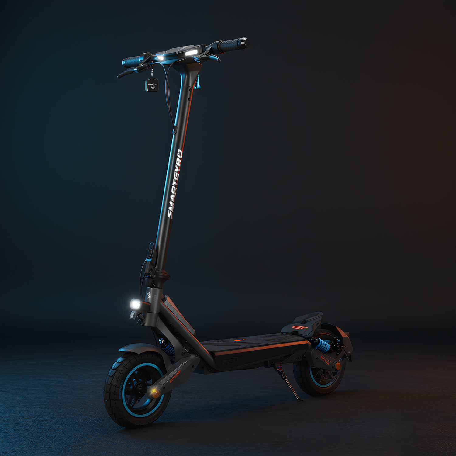Scooter eléctrico negro con detalles naranjas. Con faro, luz trasera y la marca 'Smartgyro'. El fondo es oscuro.