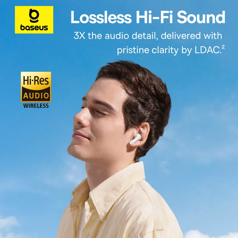 Ein Mann mit Kopfhörern blickt mit geschlossenen Augen in den blauen Himmel. Text darüber lautet 'Lossless Hi-Fi Sound'.