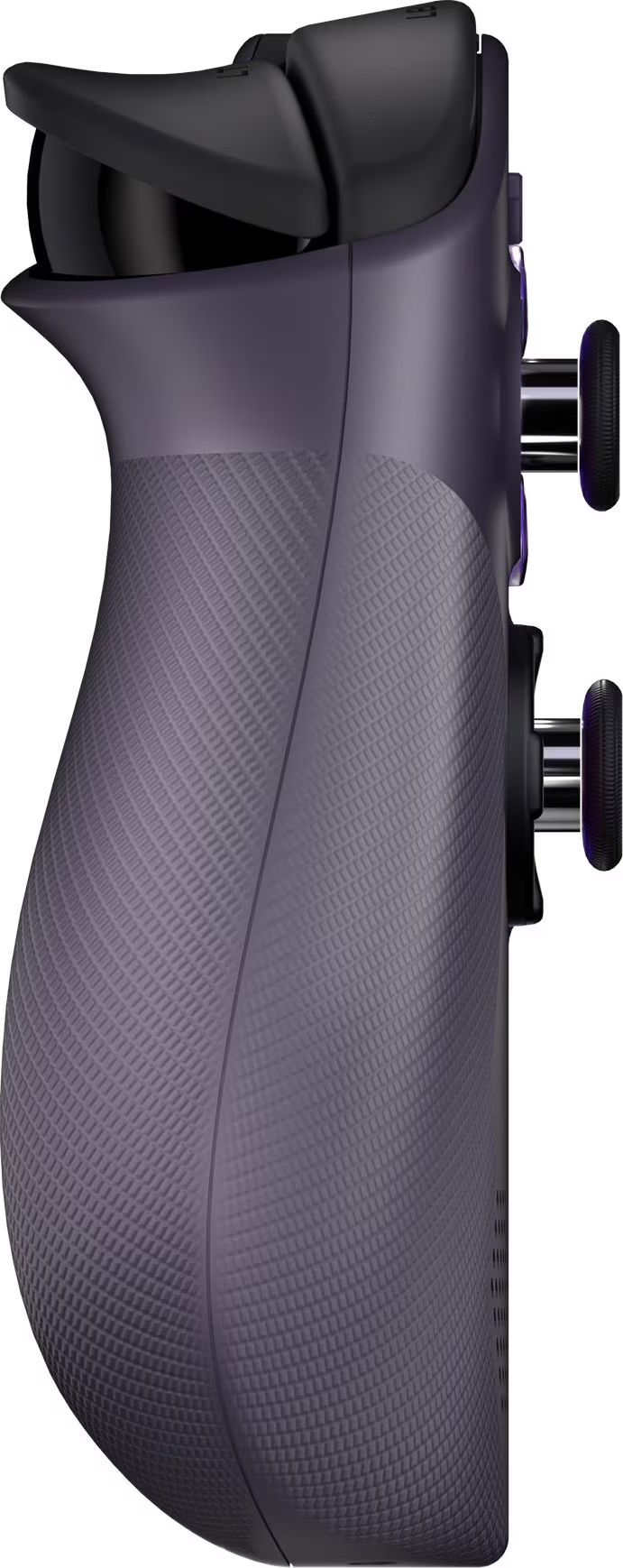 Vue latérale d'une manette de jeu violette. Elle a des poignées texturées, des boutons noirs et des gâchettes. Le fond est blanc.