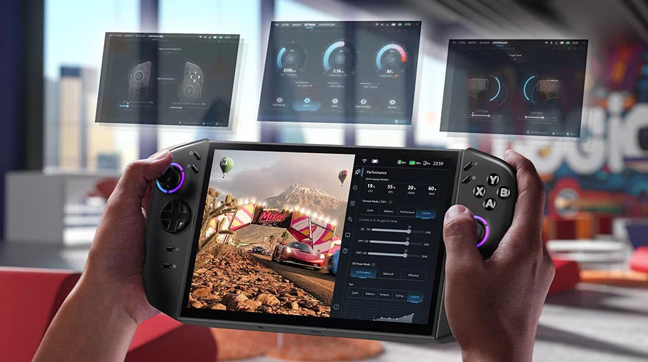 Une personne tient un appareil de jeu portable noir. L'écran affiche un jeu de course et des paramètres de performance. Trois éléments d'interface utilisateur flottent au-dessus.