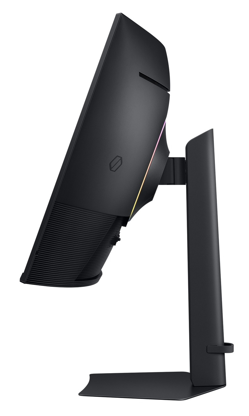 Widok z boku czarnego monitora komputera, pod kątem, ze stojakiem i podstawą. Tył ma teksturowany wzór i logo.