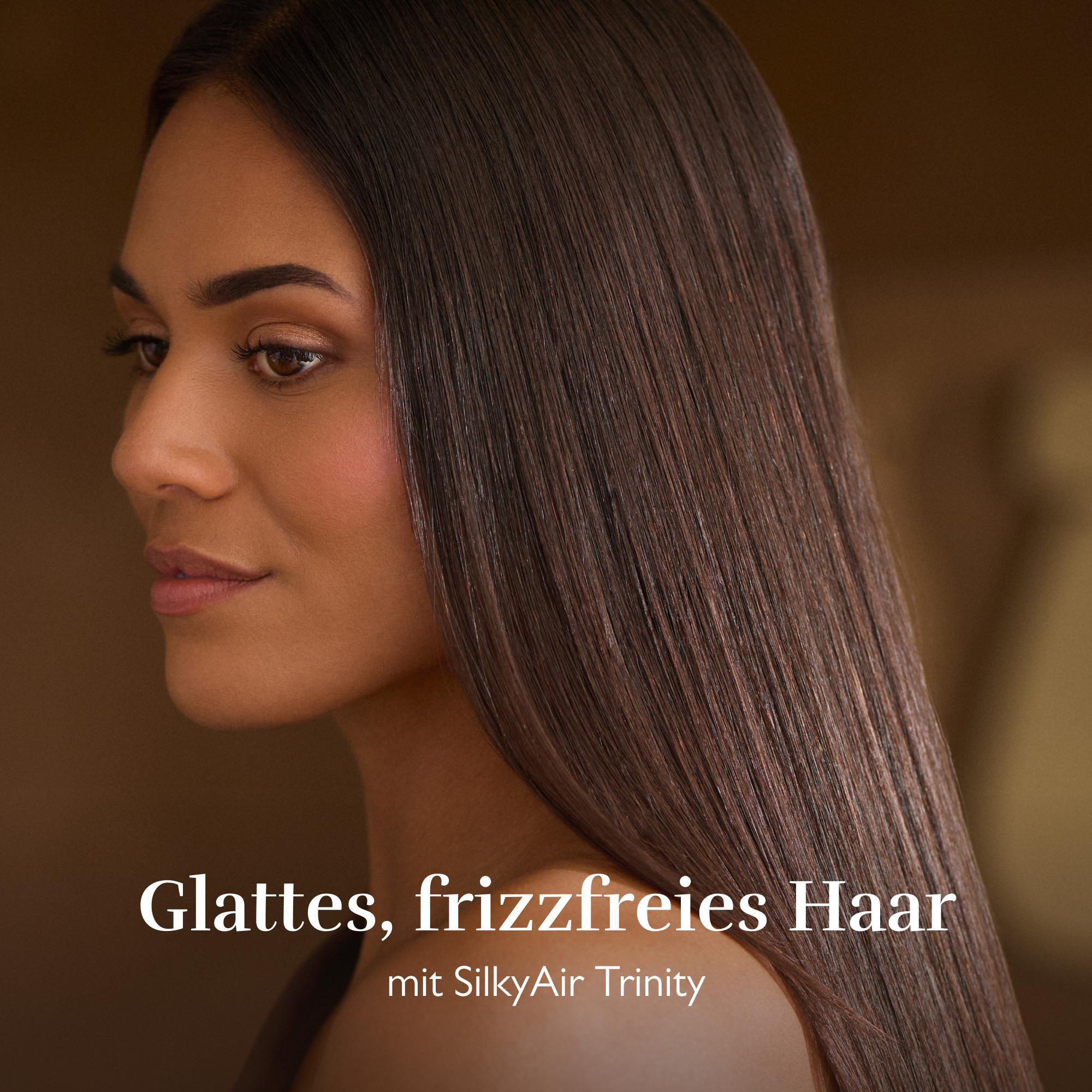 Eine Frau mit braunem Haar und Haut. Ihr Haar ist glatt. Text unten lautet 'Glatte, frizzfreies Haar'.