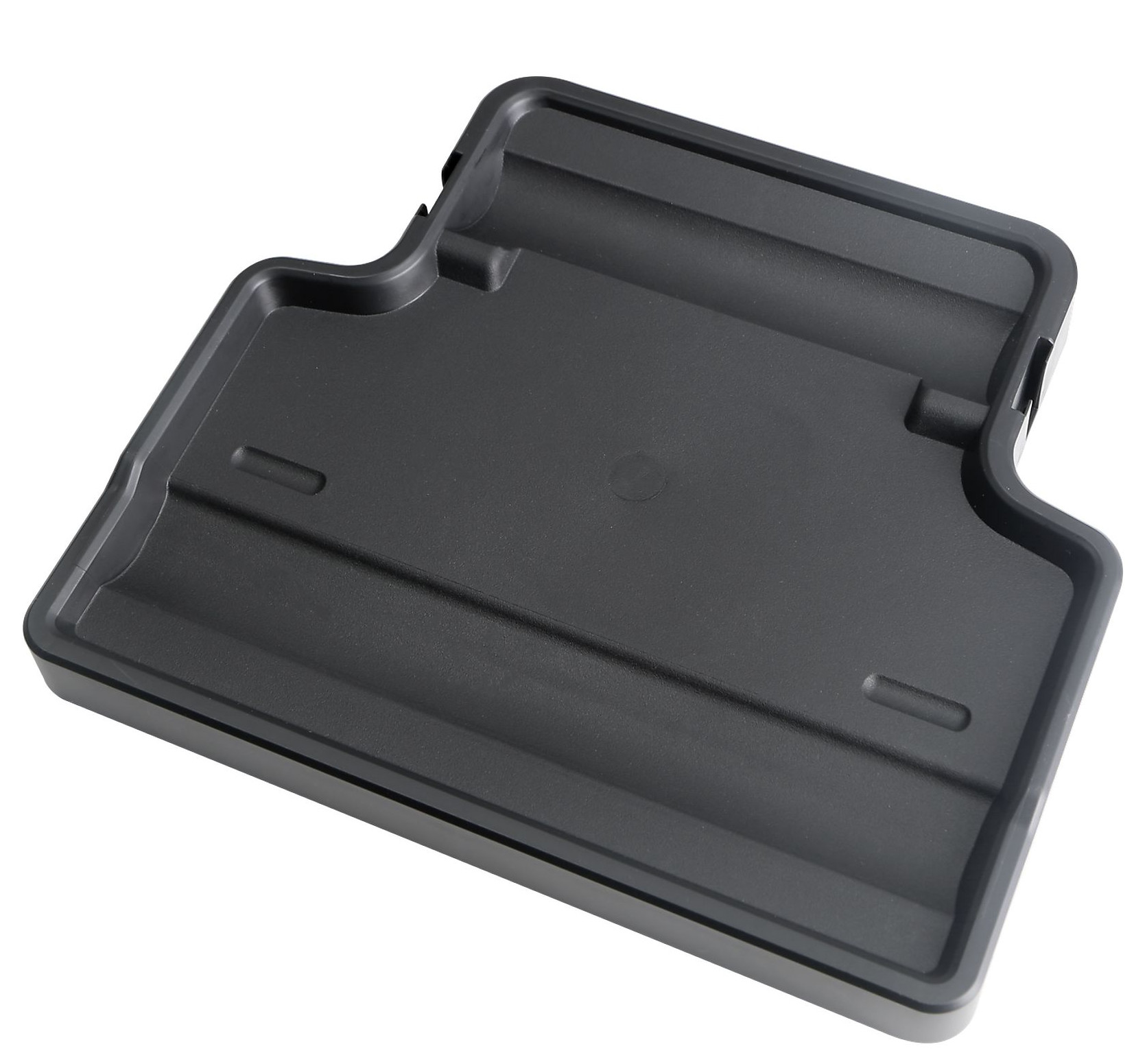 Czarna plastikowa mata podłogowa do samochodu o prostokątnym kształcie, podwyższonych krawędziach i kilku przegródkach.