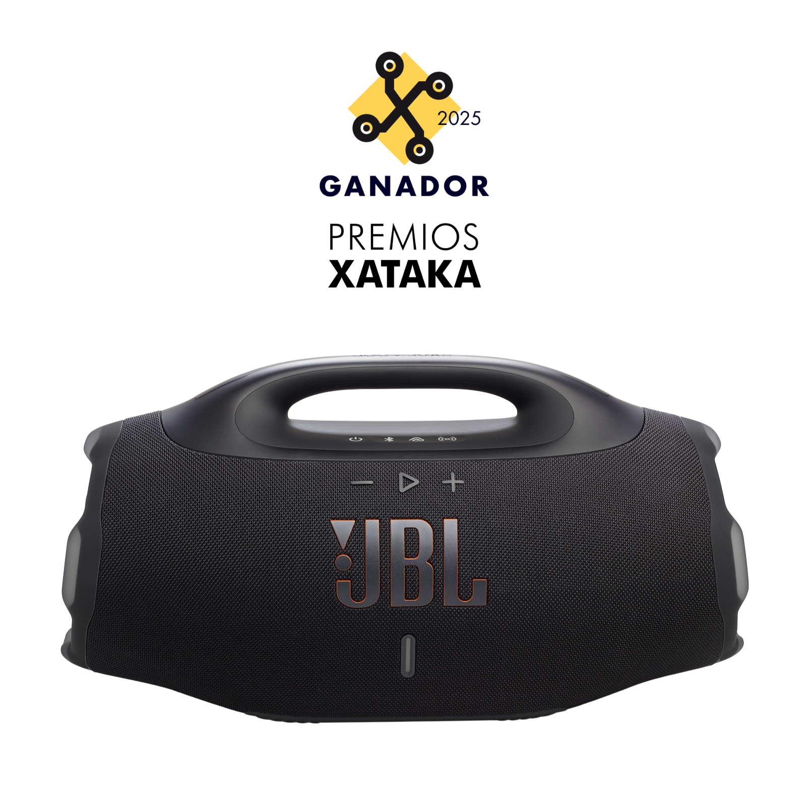 Altavoz JBL negro con asa, ganador de Premios Xataka 2025. Logotipo JBL naranja y fondo blanco.