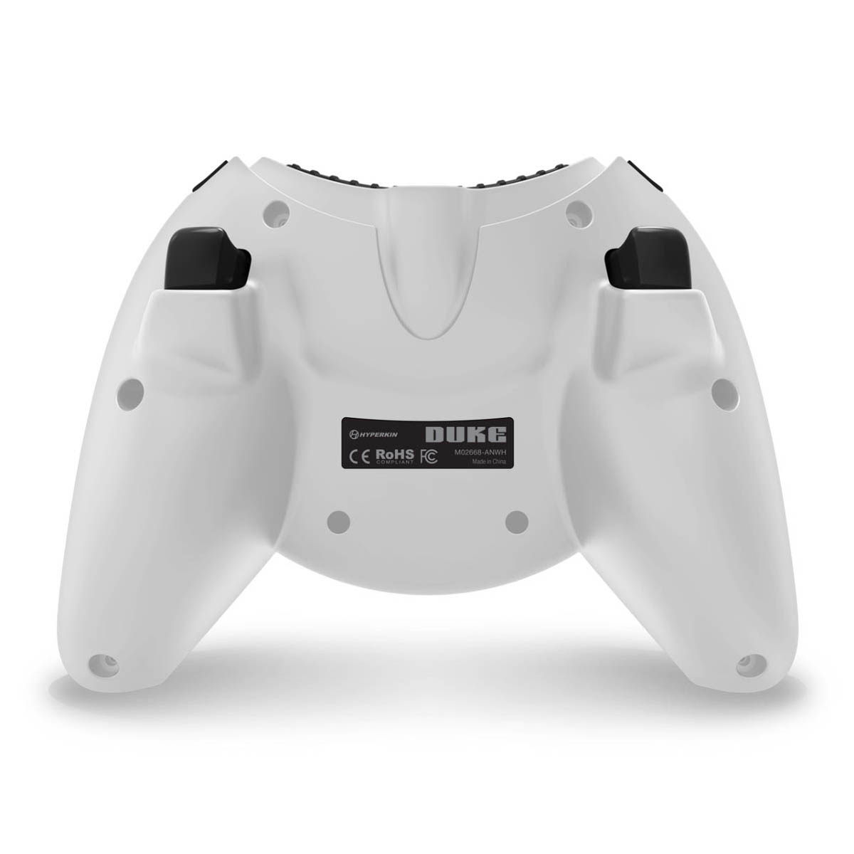 Weißer Hyperkin Duke-Controller. Es hat schwarze Knöpfe, ein Logo und Text. Der Controller liegt auf einer weißen Oberfläche.