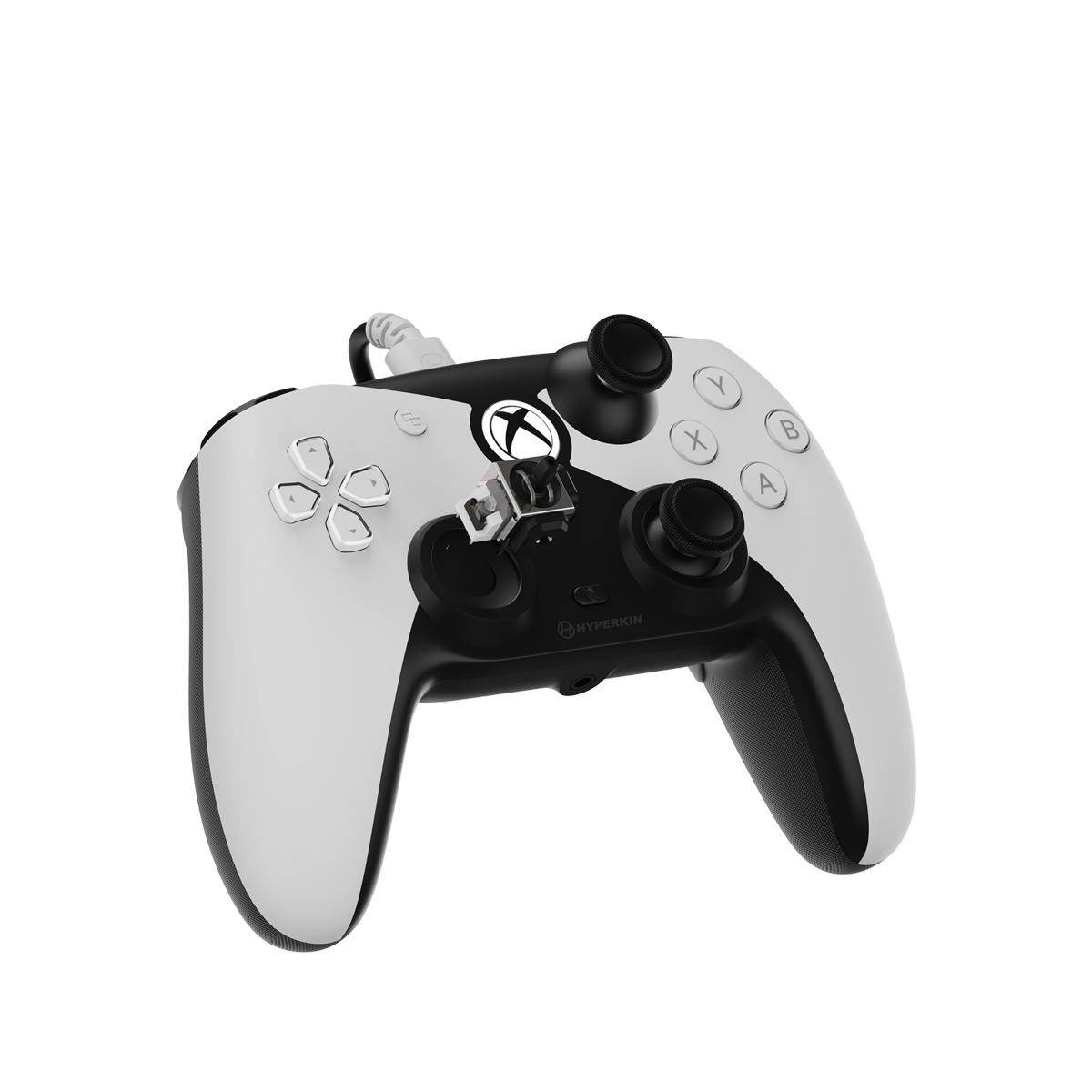 Xbox-Controller, weißes und schwarzes Design. Mit Knöpfen, Joysticks und Xbox-Logo. Inklusive Kabelanschluss. Hyperkin-Logo sichtbar.