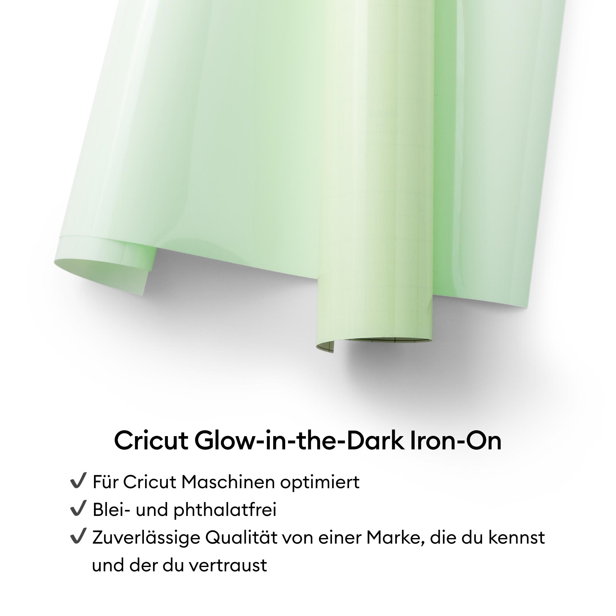 Zwei Rollen hellgrünes Vinyl mit weißem Hintergrund. Der Text darunter lautet 'Cricut Glow-in-the-Dark Iron-On'.