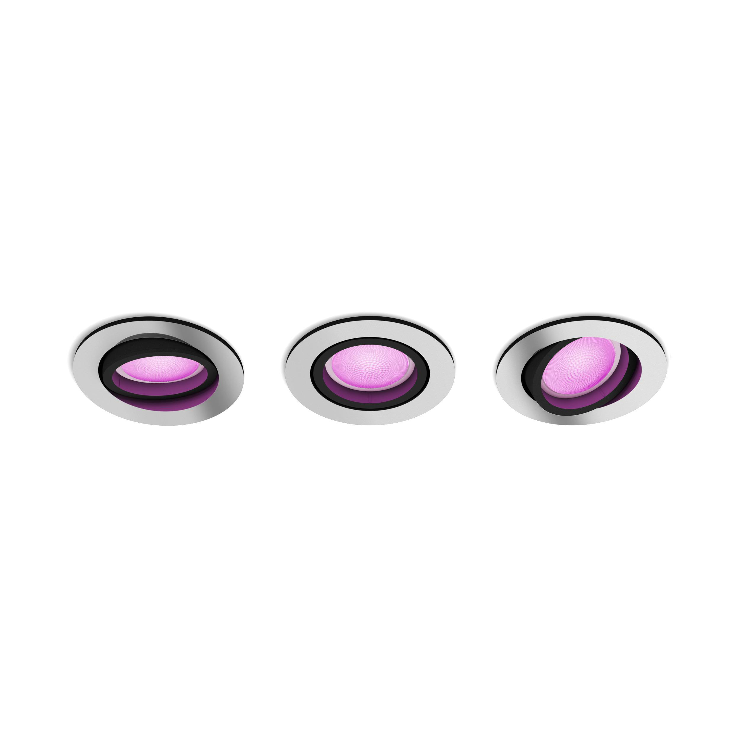 Drei Einbaustrahler mit silbernen Rändern und rosa Zentren auf weißem Hintergrund angeordnet.