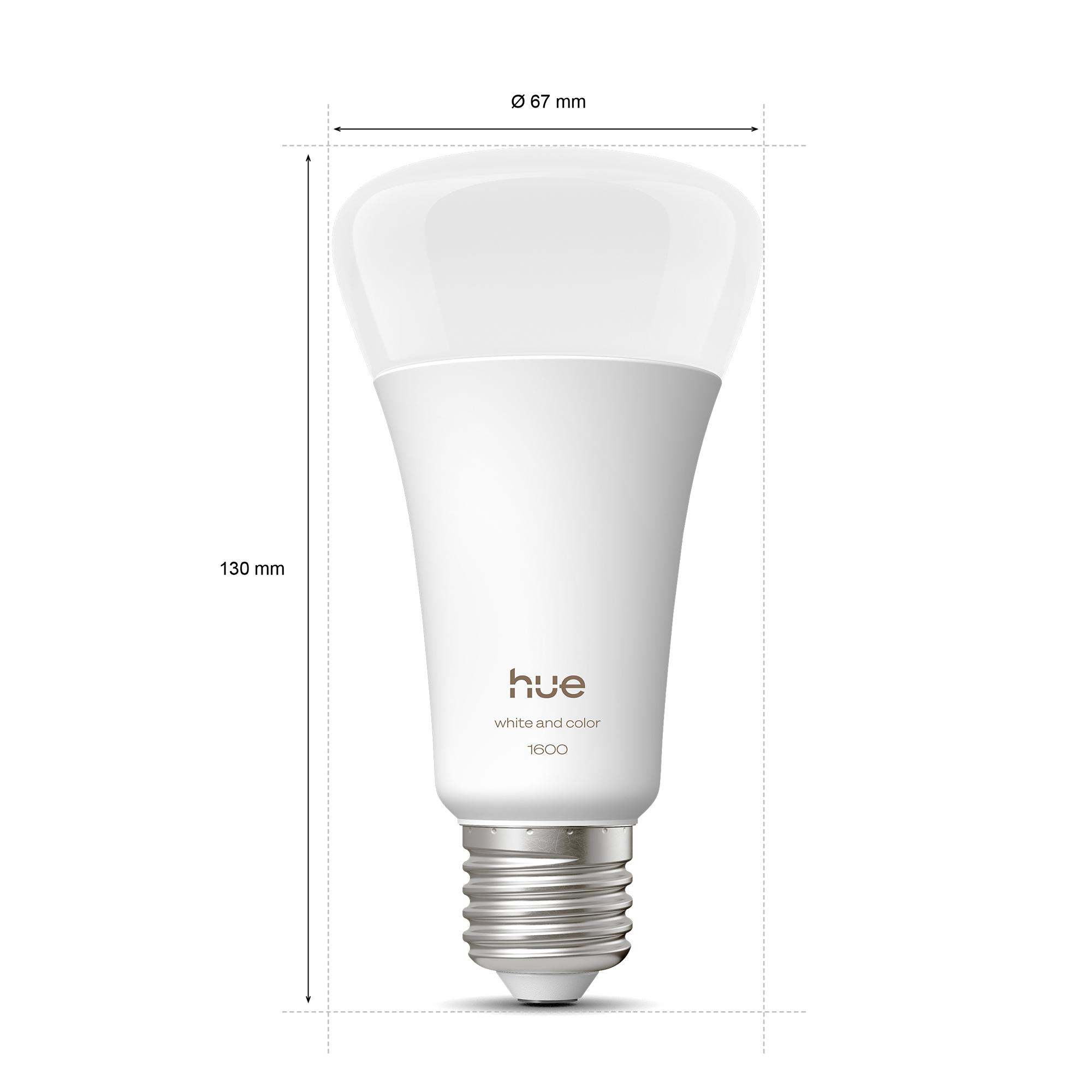 Eine weiße Philips Hue Smart-Glühbirne. Sie hat eine weiße Birne mit silbernem Sockel. Abmessungen: 130 mm x 67 mm.