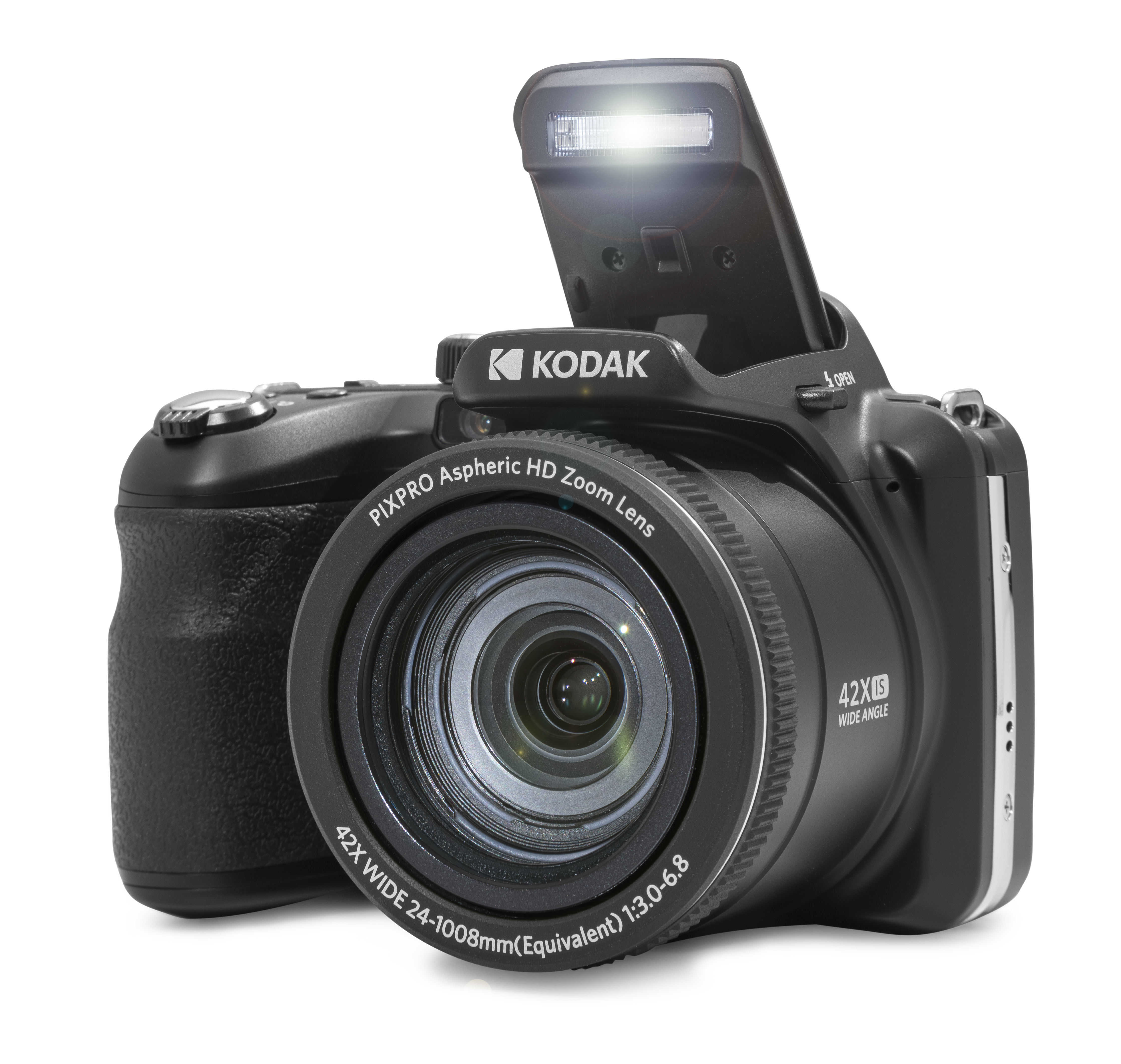 Siyah bir Kodak fotoğraf makinesi ve flaş. Zoom merceği ve açık flaşı var. Arka plan beyaz.