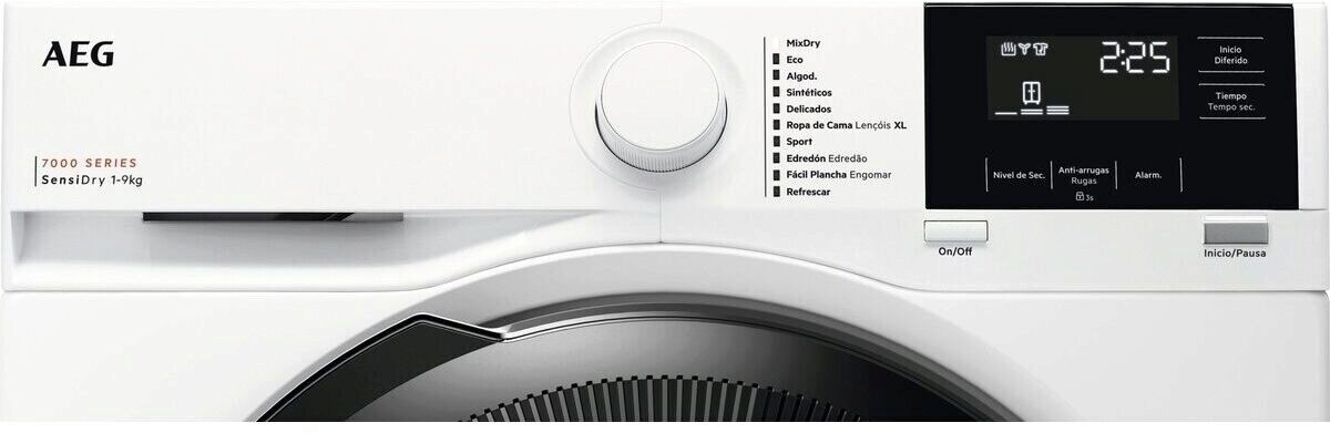 Secadora AEG blanca con panel de control. Tiene un dial, pantalla digital que muestra 2:25 y varios botones.