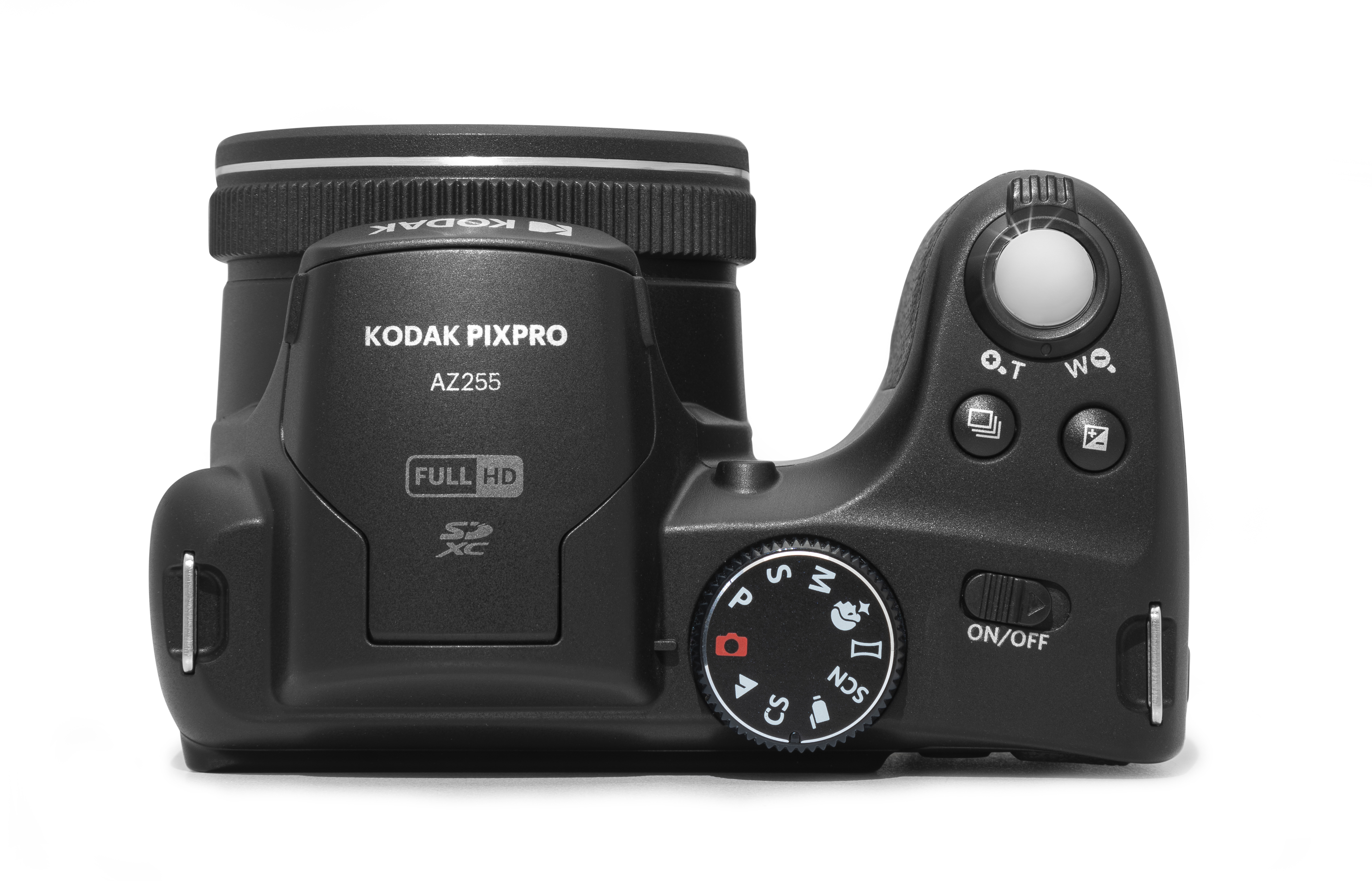 Siyah bir Kodak Pixpro AZ255 fotoğraf makinesi. Bir lensi, düğmeleri ve bir mod kadranı vardır. Arka plan beyazdır.