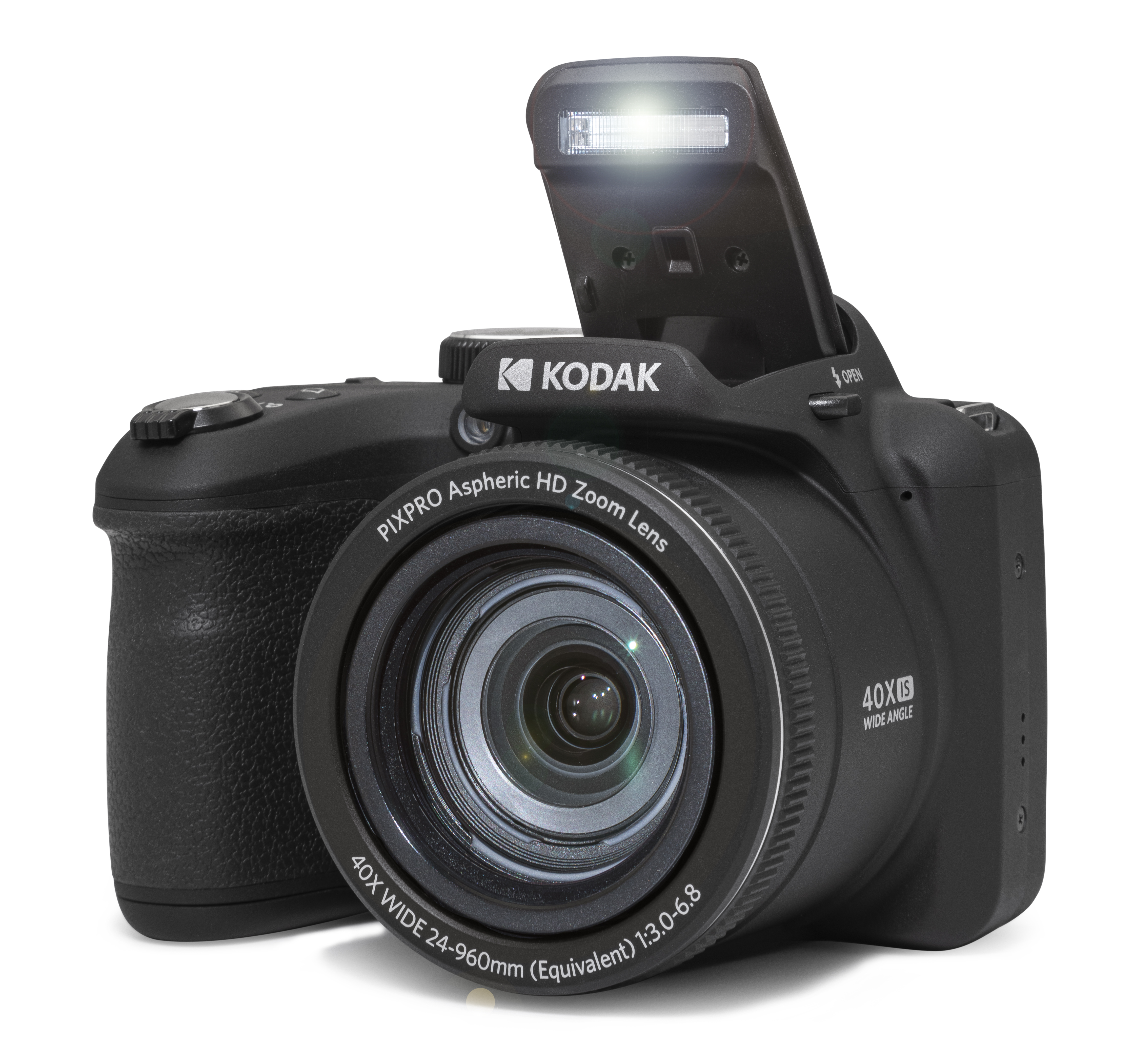 Açılır flaşlı siyah bir Kodak Pixpro kamera. Lens belirgin, beyaz zemin üzerinde.