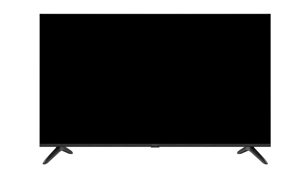 Ein schwarzer Flachbildfernseher mit schwarzen Beinen vor weißem Hintergrund.
