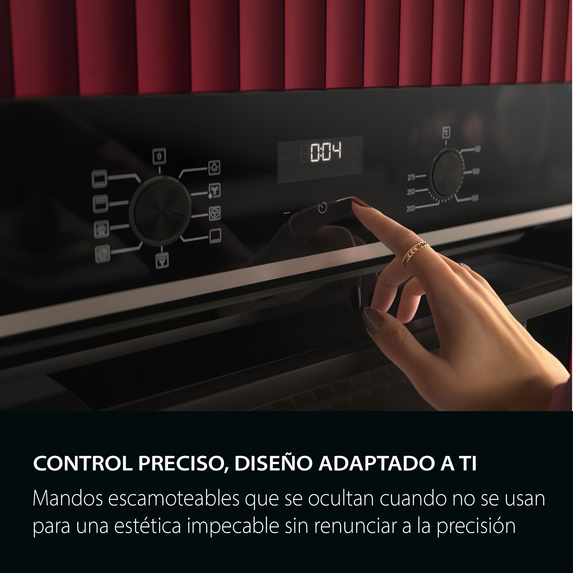 Una mano toca el panel de control del horno. La pantalla muestra 0:04. Controles y ajustes de temperatura del horno visibles.