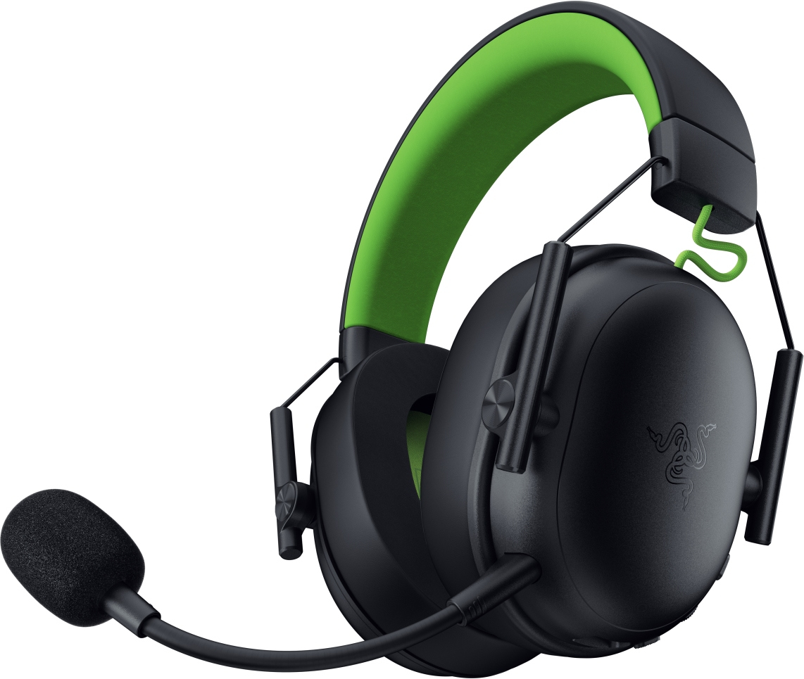 Schwarzes Gaming-Headset mit grünen Akzenten. Mit Mikrofon, gepolsterten Ohrmuscheln und einem grünen Kopfbügel. Razer-Logo sichtbar.