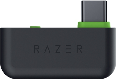 Schwarzer Razer USB-C-Adapter mit grünem Akzent. Der USB-C-Anschluss befindet sich oben, das Razer-Logo ist vorne sichtbar.