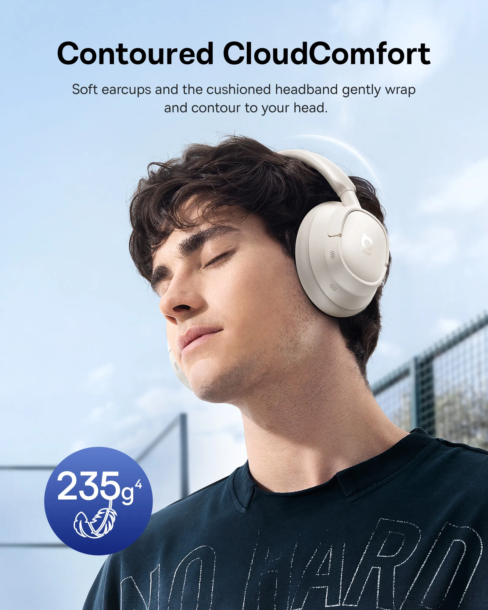 Un homme portant un casque blanc, les yeux fermés, avec un cercle bleu indiquant 235g. Texte : Contoured CloudComfort.