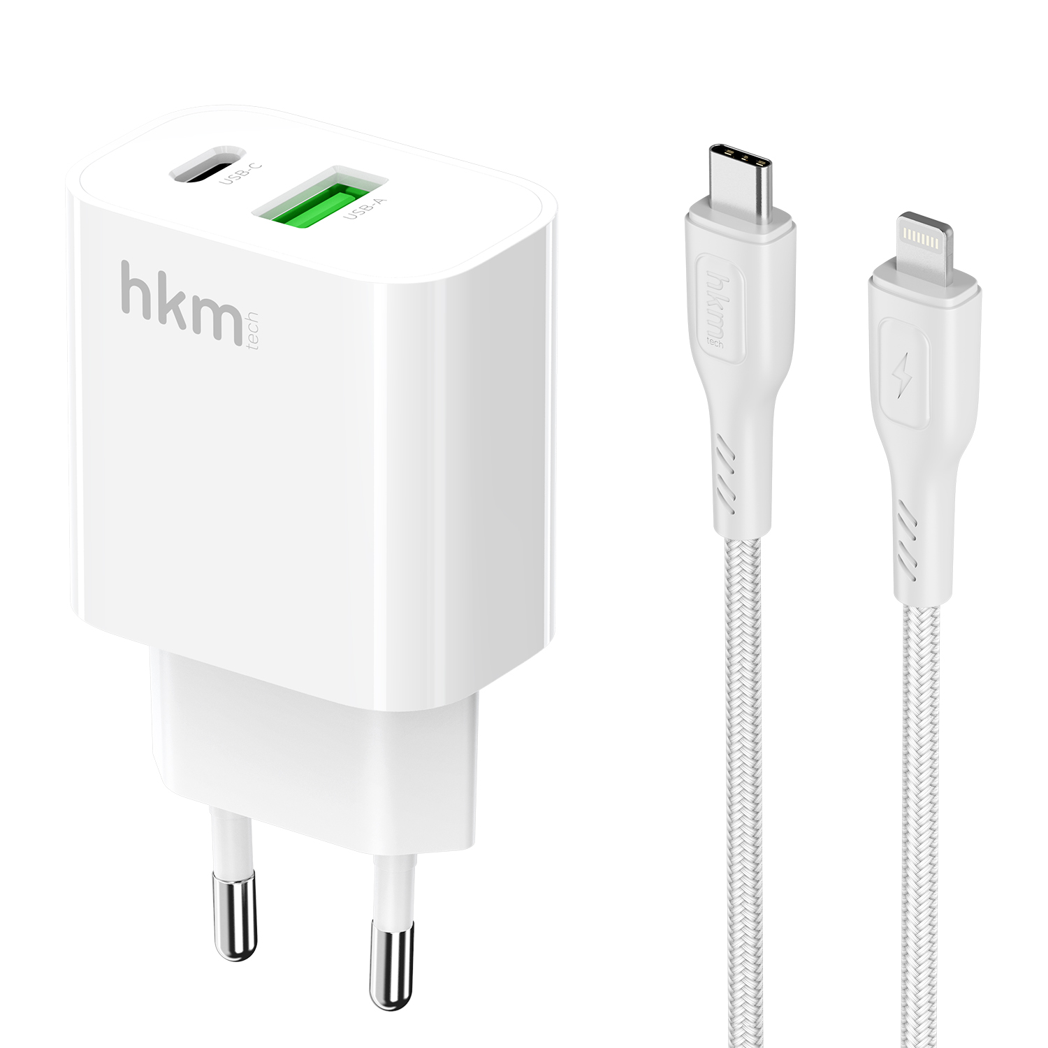 USB-C ve USB-A bağlantı noktalarına sahip beyaz şarj cihazı. Biri USB-C, diğeri Lightning olmak üzere iki beyaz kablo sağda.