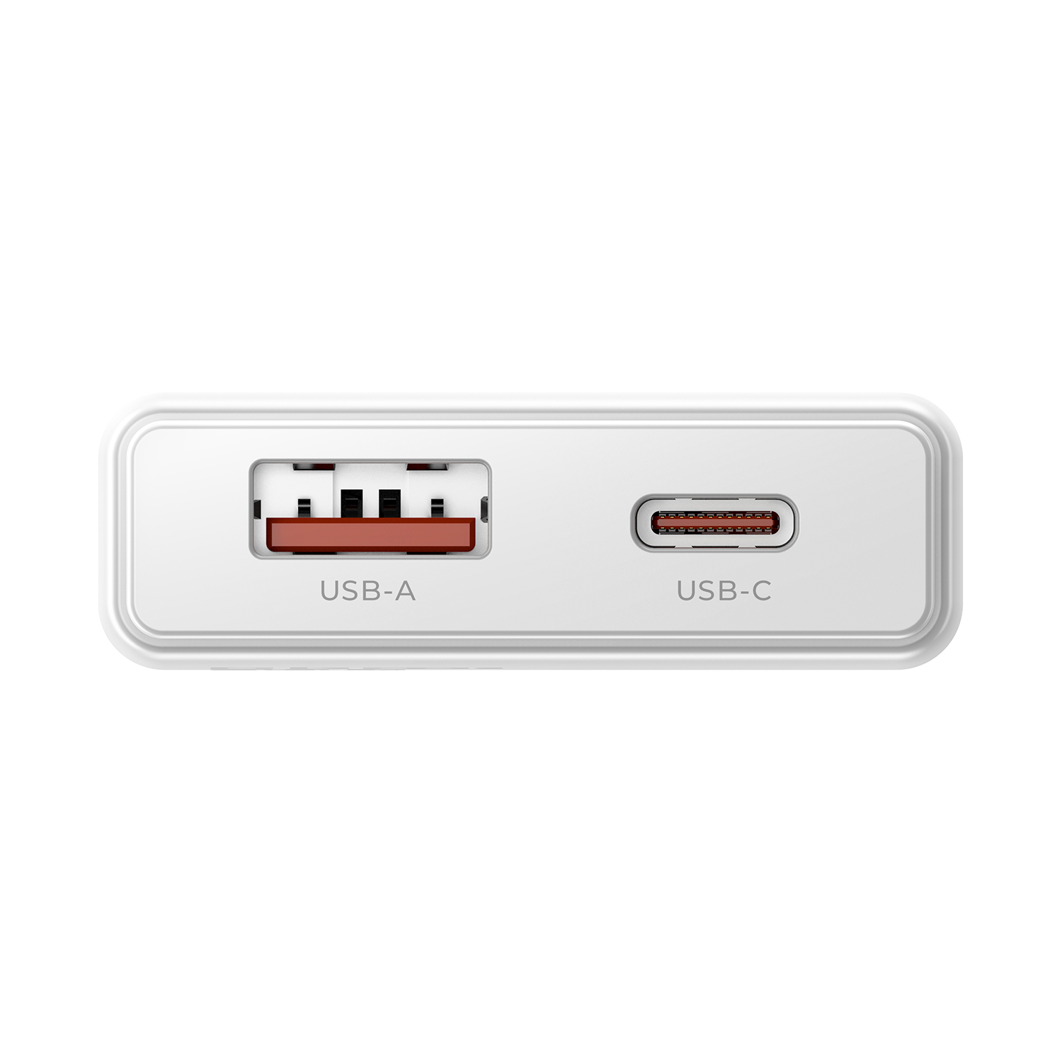 USB-A ve USB-C etiketli iki bağlantı noktasına sahip beyaz bir USB şarj cihazı. Şarj cihazı beyaz bir arka plan üzerinde.