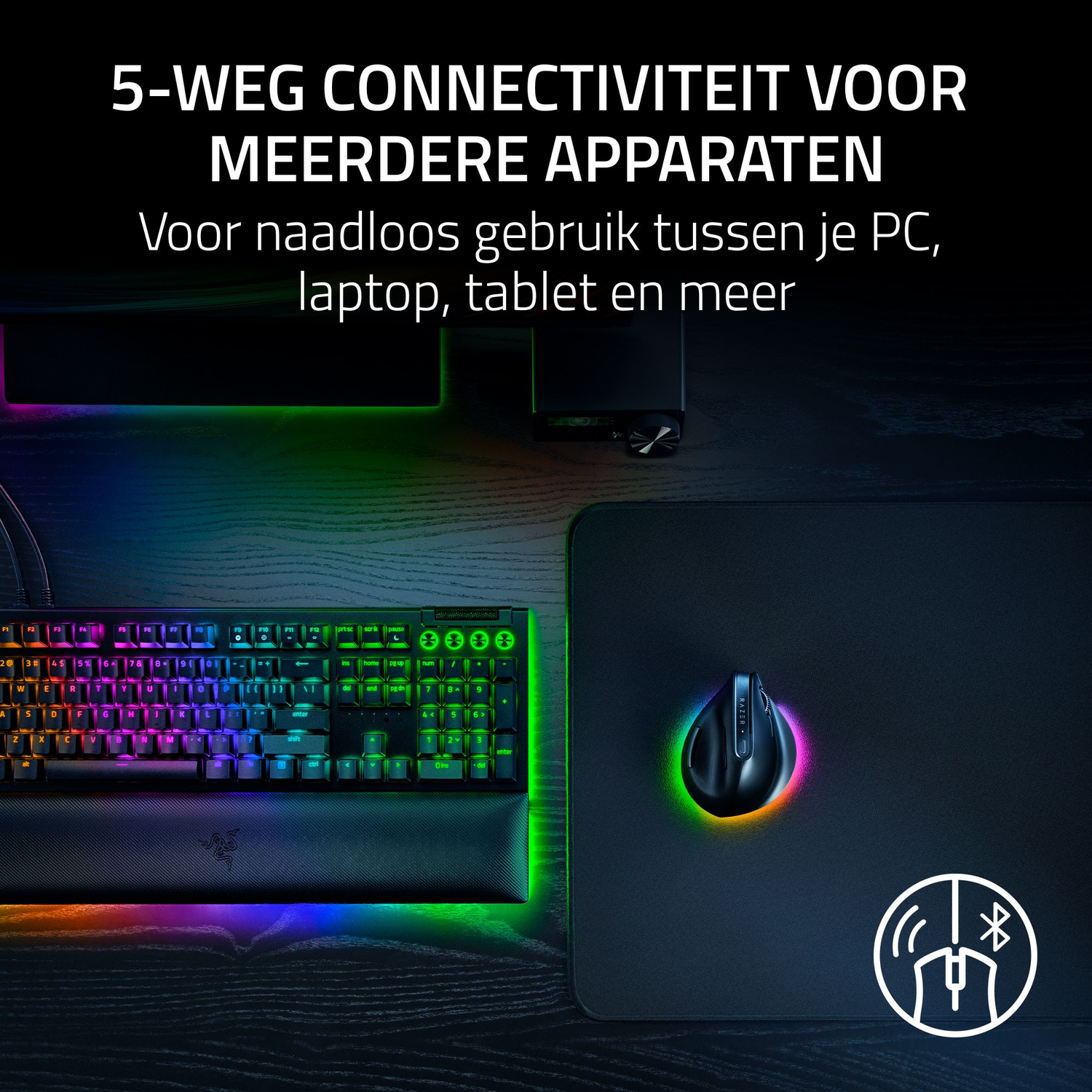 Een toetsenbord met regenboogverlichting, een muis op een pad en tekst over connectiviteit.