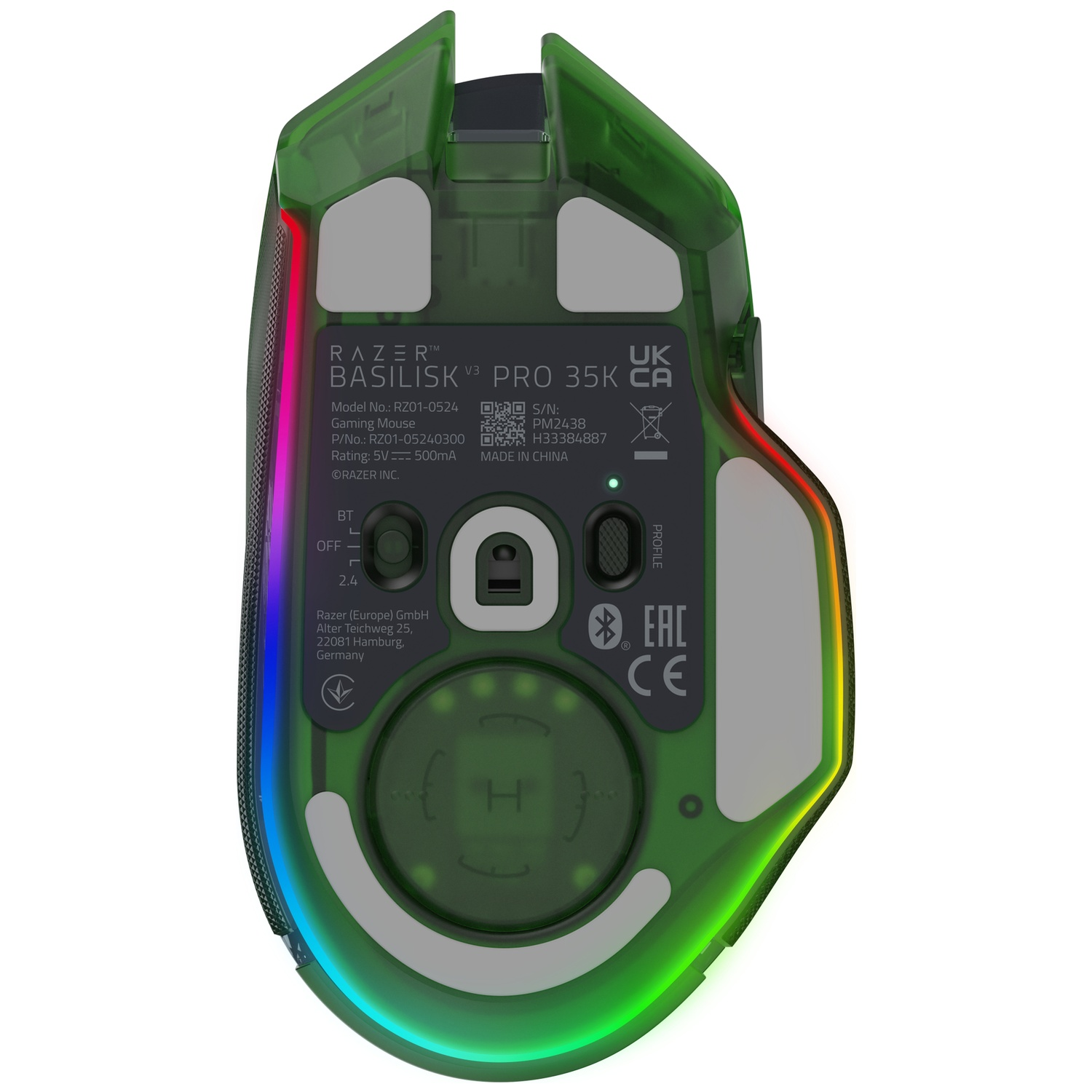 Een Razer Basilisk V3 Pro 35K gamingmuis, groene doorschijnende behuizing met RGB-verlichting. De onderkant toont branding en technische specificaties.