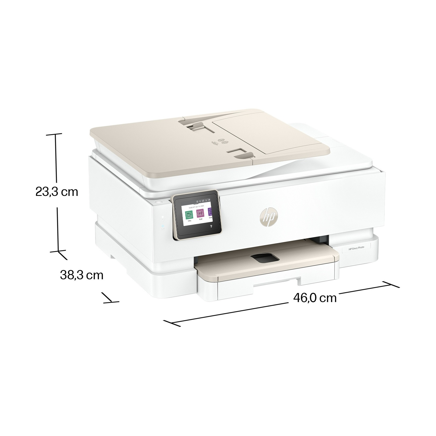 Una stampante HP Envy Photo, beige e bianca. Dimensioni: 23,3 cm di altezza, 38,3 cm di profondità e 46 cm di larghezza. Con touchscreen e vassoio.