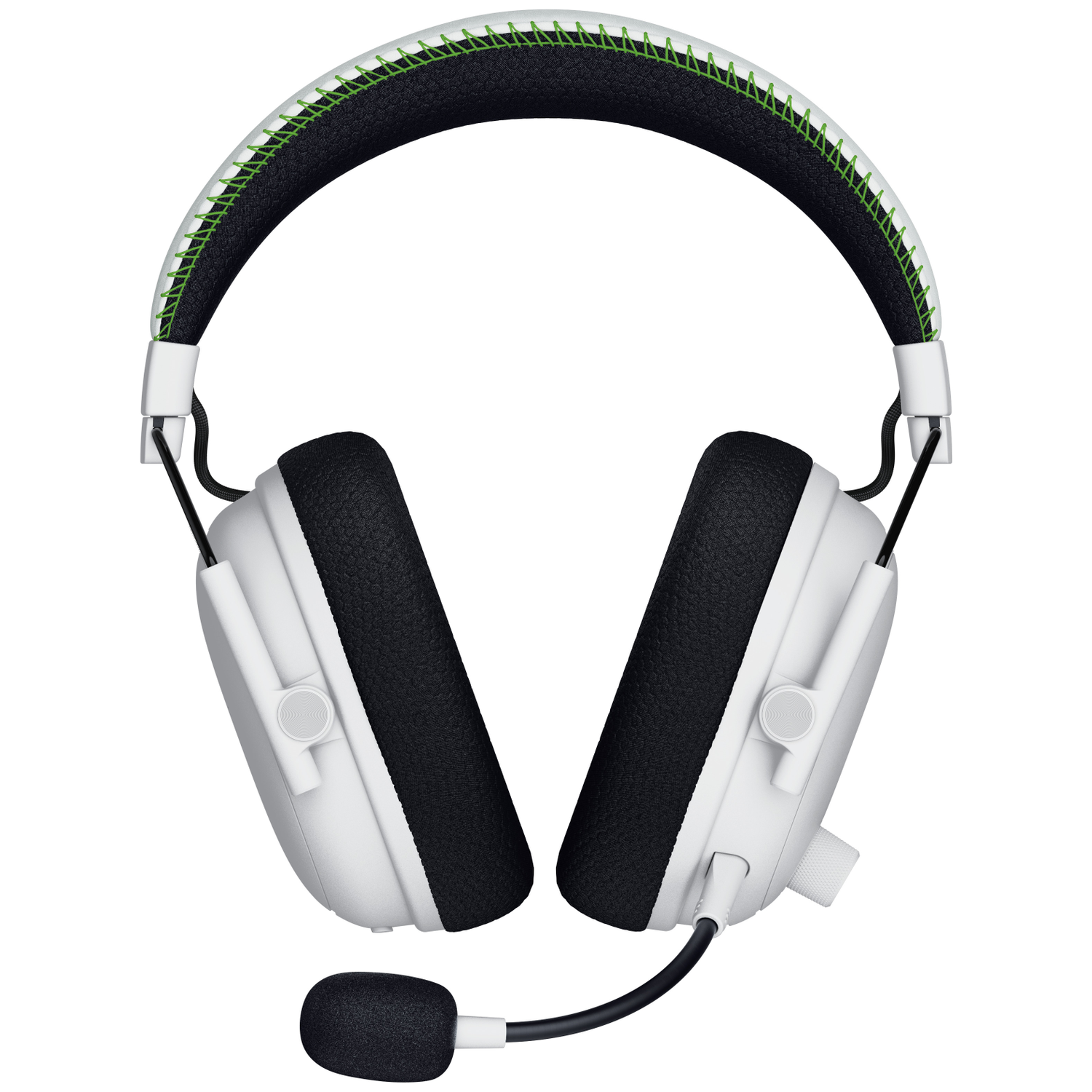 Witte gamingheadset met zwarte oorschelpen en hoofdband. Groene stiksels op de hoofdband. Een microfoon steekt uit de linkeroorschelp.