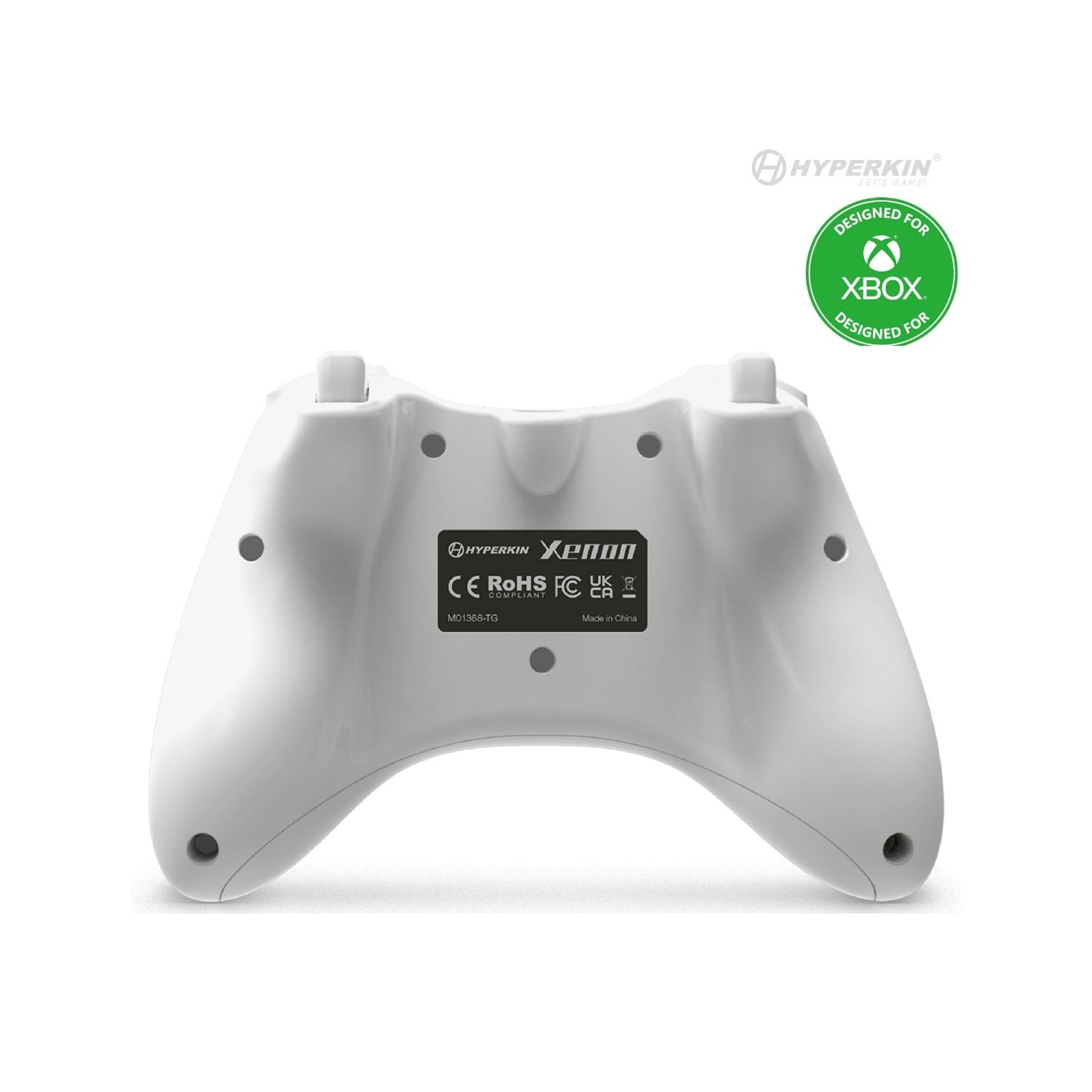 Weißer Hyperkin Xenon Xbox-Controller. Er hat ein 'Designed for Xbox'-Logo und verschiedene behördliche Kennzeichnungen.