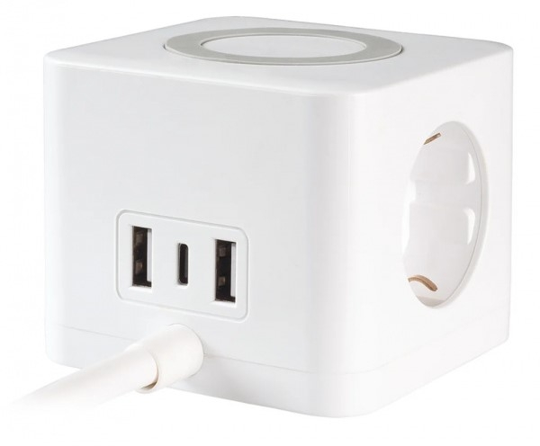 Ein weißer Würfel-Steckdosenleiste mit USB-Anschlüssen und Steckdosen. Ein weißes Kabel ist angeschlossen. Oben hat er einen grauen Ring.