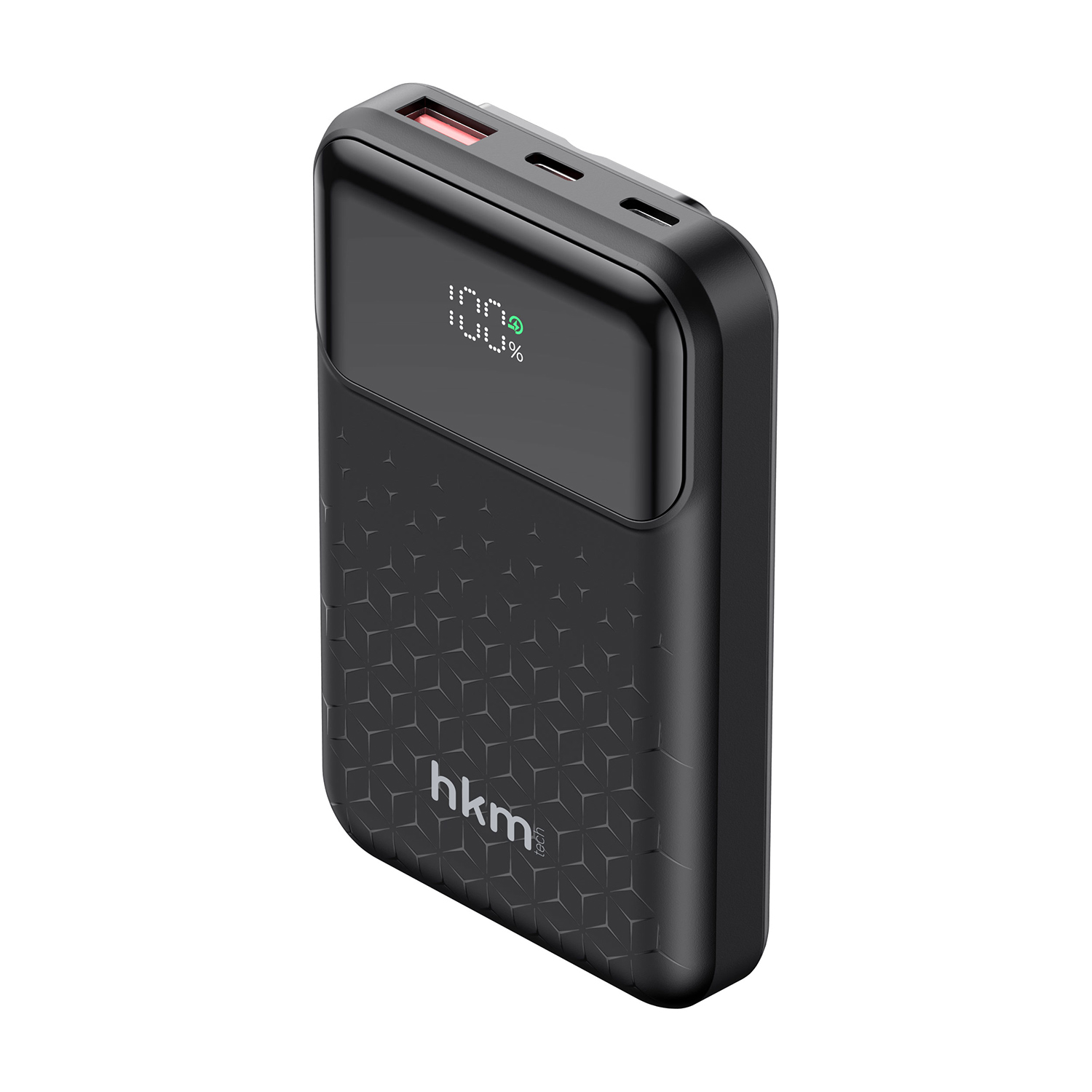 100% gösteren dijital ekranlı siyah powerbank. Hkm logosu var. Üst kısımda şarj portları bulunuyor.