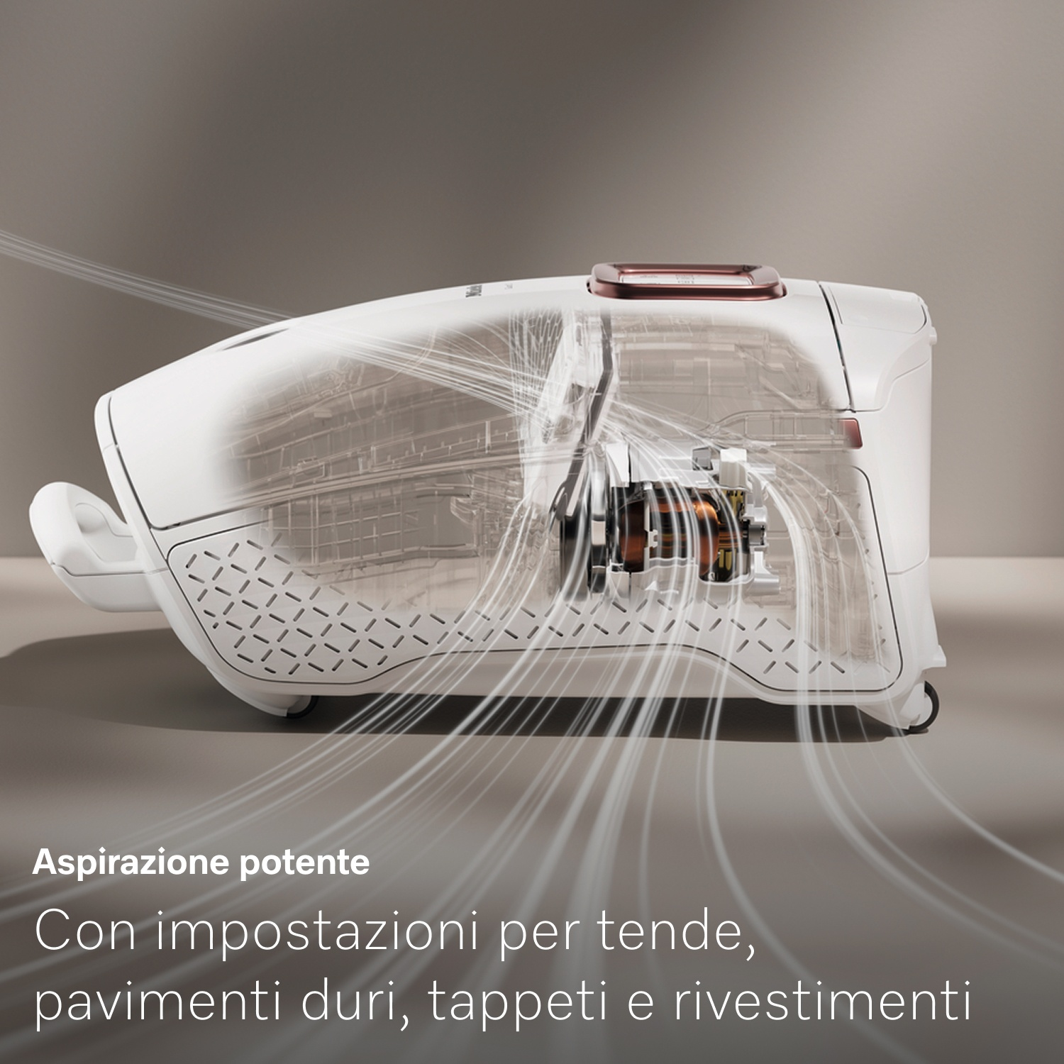 Un aspirapolvere bianco con componenti interni visibili. Linee di flusso d'aria emanano dall'aspirapolvere. Testo in italiano.