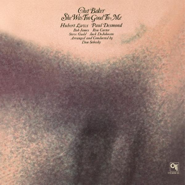 Albumcover für Chet Baker. Titel: She Was Too Good To Me. Enthält Künstlernamen und einen verblassten, strukturierten Hintergrund in Lila und Pfirsich.