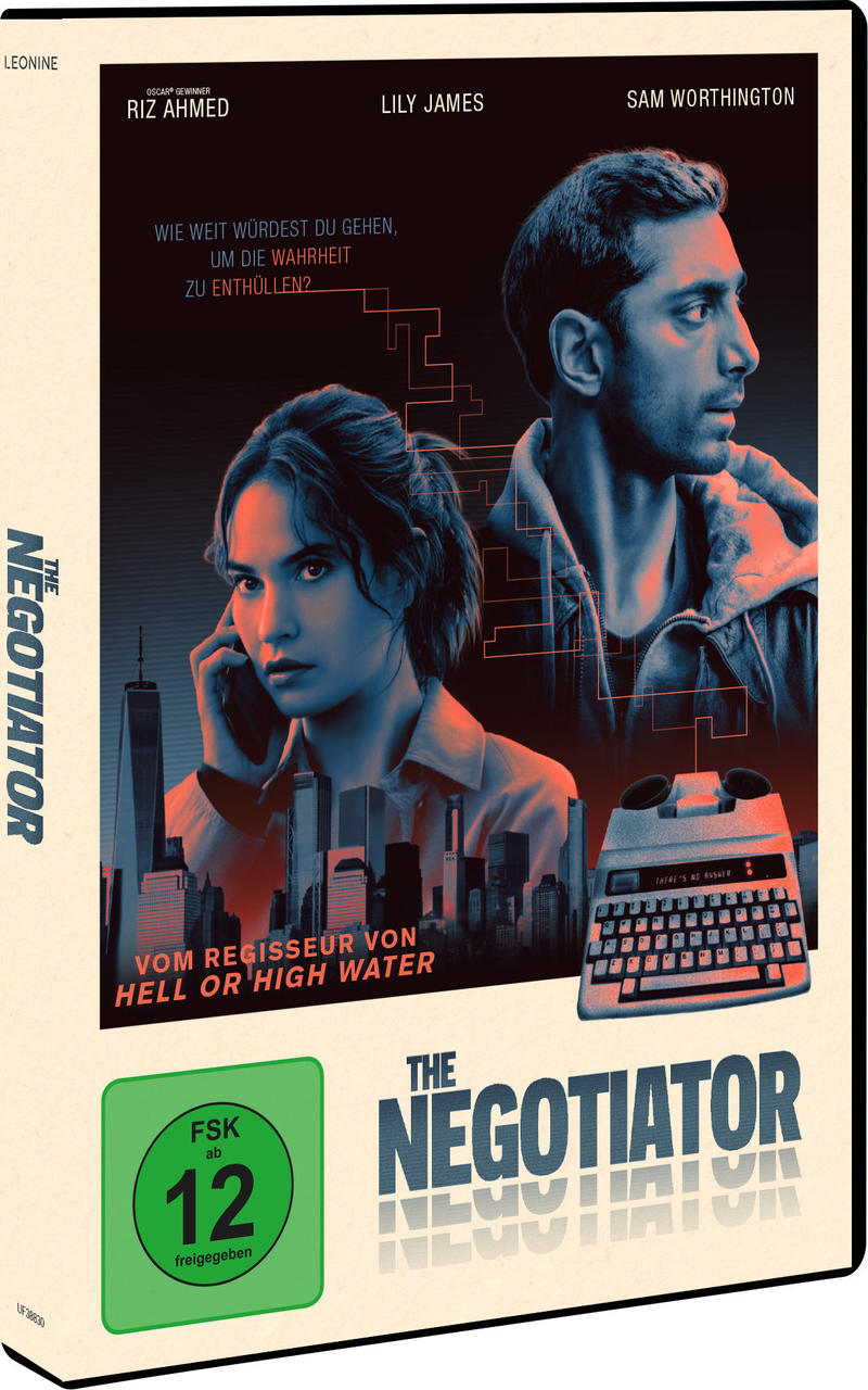 Filmplakat für 'The Negotiator'. Mit den Schauspielern Riz Ahmed, Lily James und Sam Worthington. Eine Frau am Telefon, Stadtbild, Schreibmaschine.