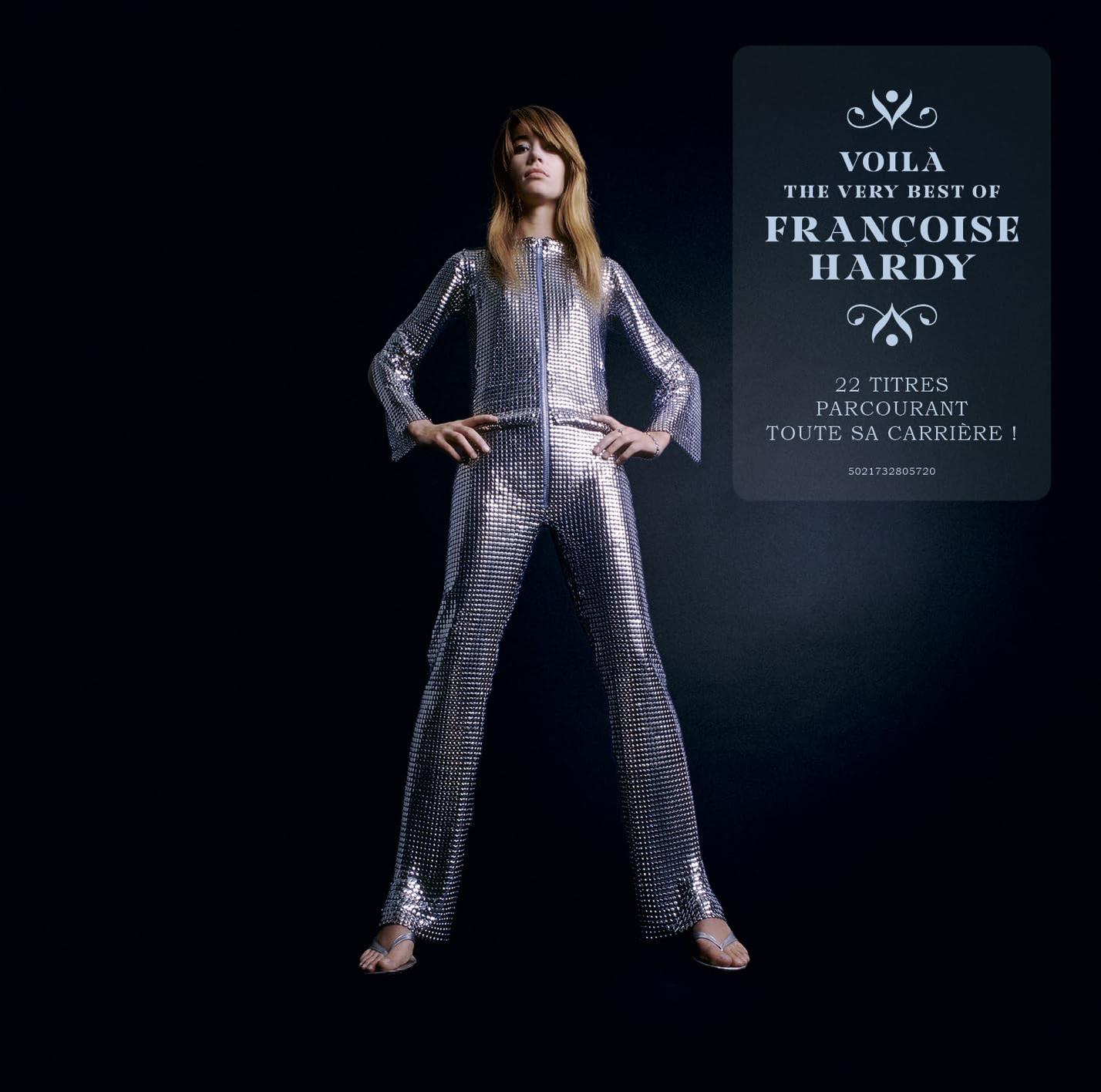 Françoise Hardy in einem silbernen Overall. Albumcover mit Text: 'VOILÀ The Very Best Of FRANCOISE HARDY'.