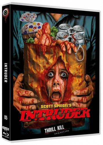 DVD-Cover. Ein Gesicht in einer blutigen Papiertüte. Hände halten die Tüte mit Bierdosen und Essen. Der Titel lautet "Intruder".