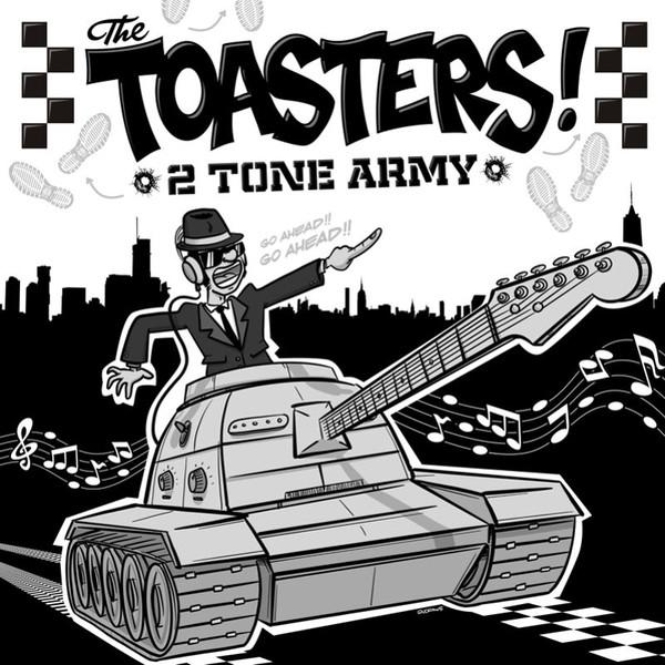 The Toasters! 2 Tone Army grafika. Egy öltönyös férfi egy tank-gitáron. Város sziluett háttér. Zenei jegyzetek és kockás minta.