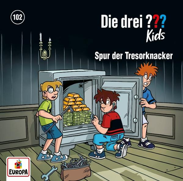 Drei Kinder untersuchen einen Tresor voller Gold und Bargeld. Einer benutzt ein Brecheisen, ein anderer ein Stethoskop, der dritte schaut alarmiert zu.