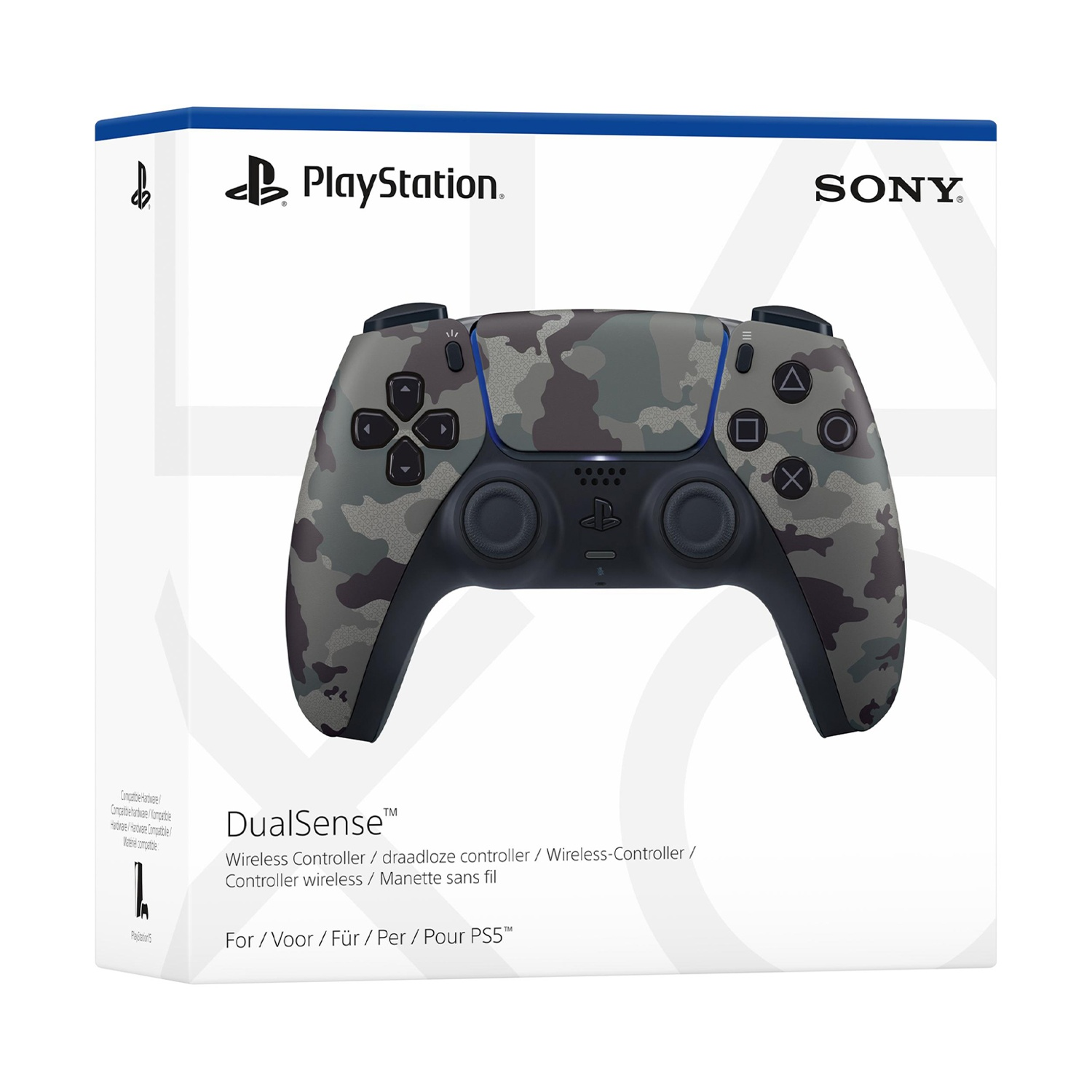Un controller DualSense PlayStation con design mimetico è centrato sulla scatola. La scatola ha i loghi PlayStation e Sony.
