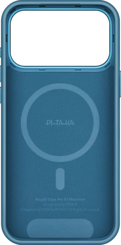 Kék telefontok kerettel. Hátulján egy kör és egy hosszú téglalap található. Szöveg: PITAKA, MagEZ Case Pro 5, szerzői jog.
