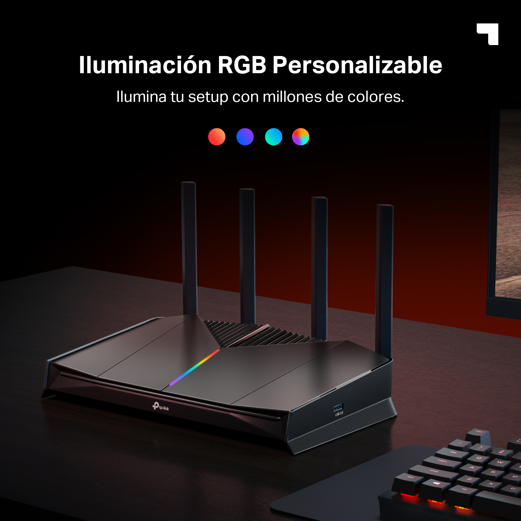 Un enrutador negro con cuatro antenas está sobre un escritorio. Un teclado está en la esquina inferior derecha. Luces de colores.