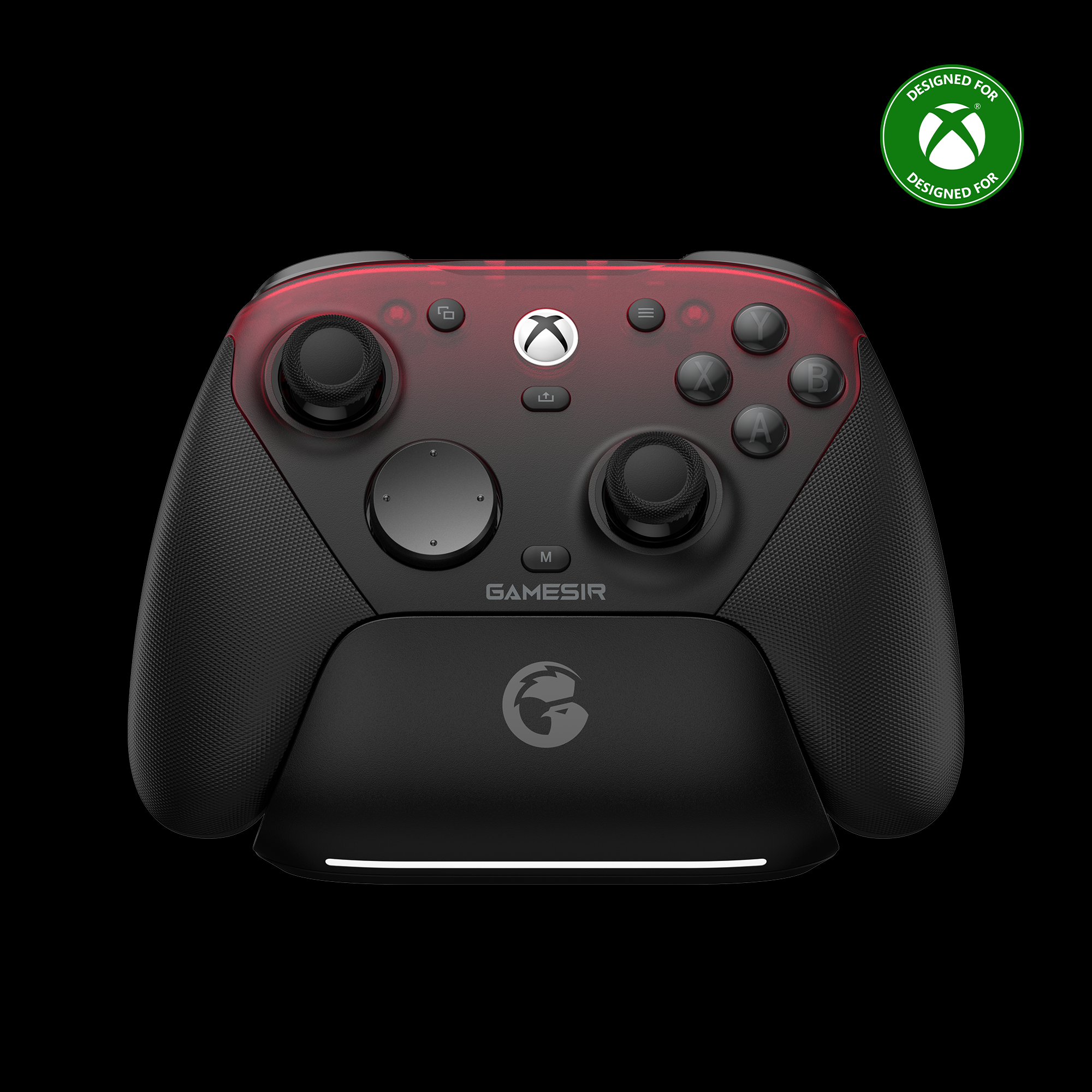Schwarzer und roter Xbox-Controller mit Ständer. Er hat Tasten und ein Logo. 'Designed for Xbox' steht drauf.