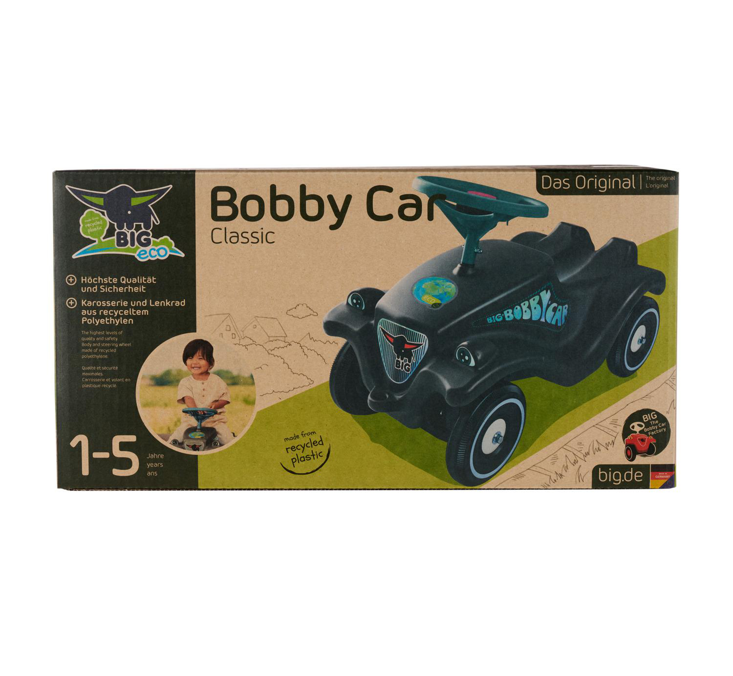 Ein schwarzes Bobby Car Spielzeugauto auf einem Karton. Die Box hat Text und ein Bild eines Kindes, das das Auto fährt.