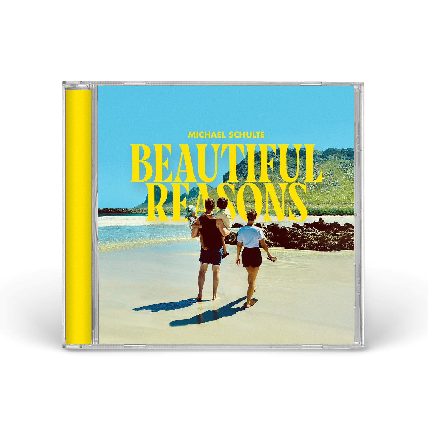 CD-Cover. Eine Familie geht am Strand entlang. Ein Mann hält ein Kind. Eine Frau trägt Sandalen. Der Himmel ist blau und das Meer ruhig.