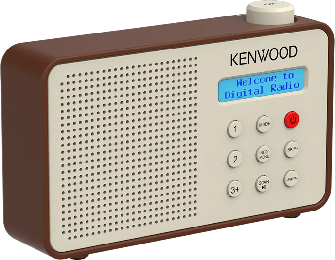 Una radio digitale Kenwood con cornice marrone, frontale color crema con fori, display blu e pulsanti numerati.