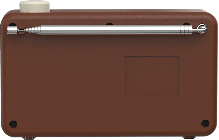 Una radio retrò marrone con antenna argentata. La radio ha una manopola beige e un'area altoparlante rettangolare.